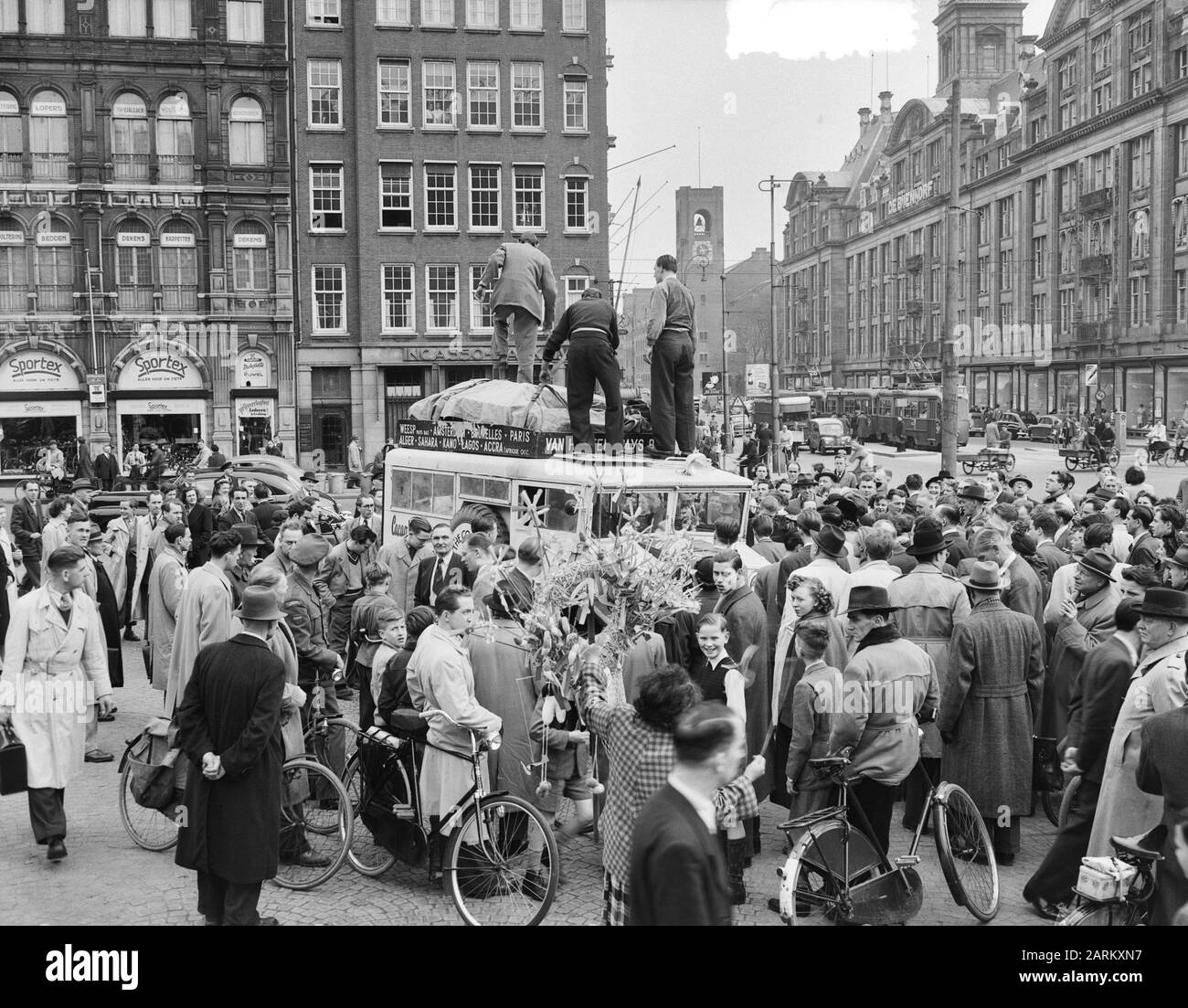 Expédition van Houten retour à Amsterdam Date: 12 avril 1952 lieu: Amsterdam, Noord-Holland mots clés: Expéditions Banque D'Images