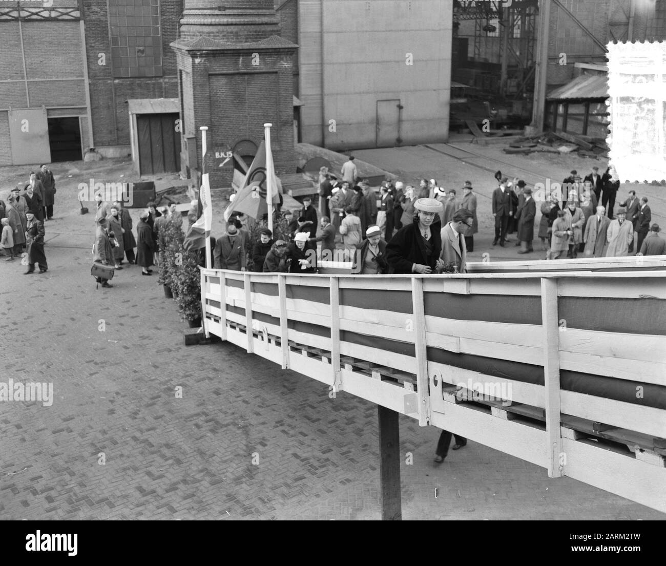 Werf Gusto Schiedam Tewaterlating Street Torres Date: 27 March 1956 Lieu: Schiedam, South-Holland Mots Clés: Tewaterlatingen Nom De L'Établissement: Gusto Banque D'Images