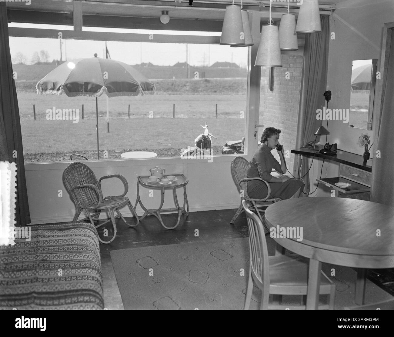 Motel aan de Rijksweg in Voorburg Meubles de chambre Date: 1 mai 1956 lieu: Voorburg, Zuid-Holland mots clés: Motels Banque D'Images