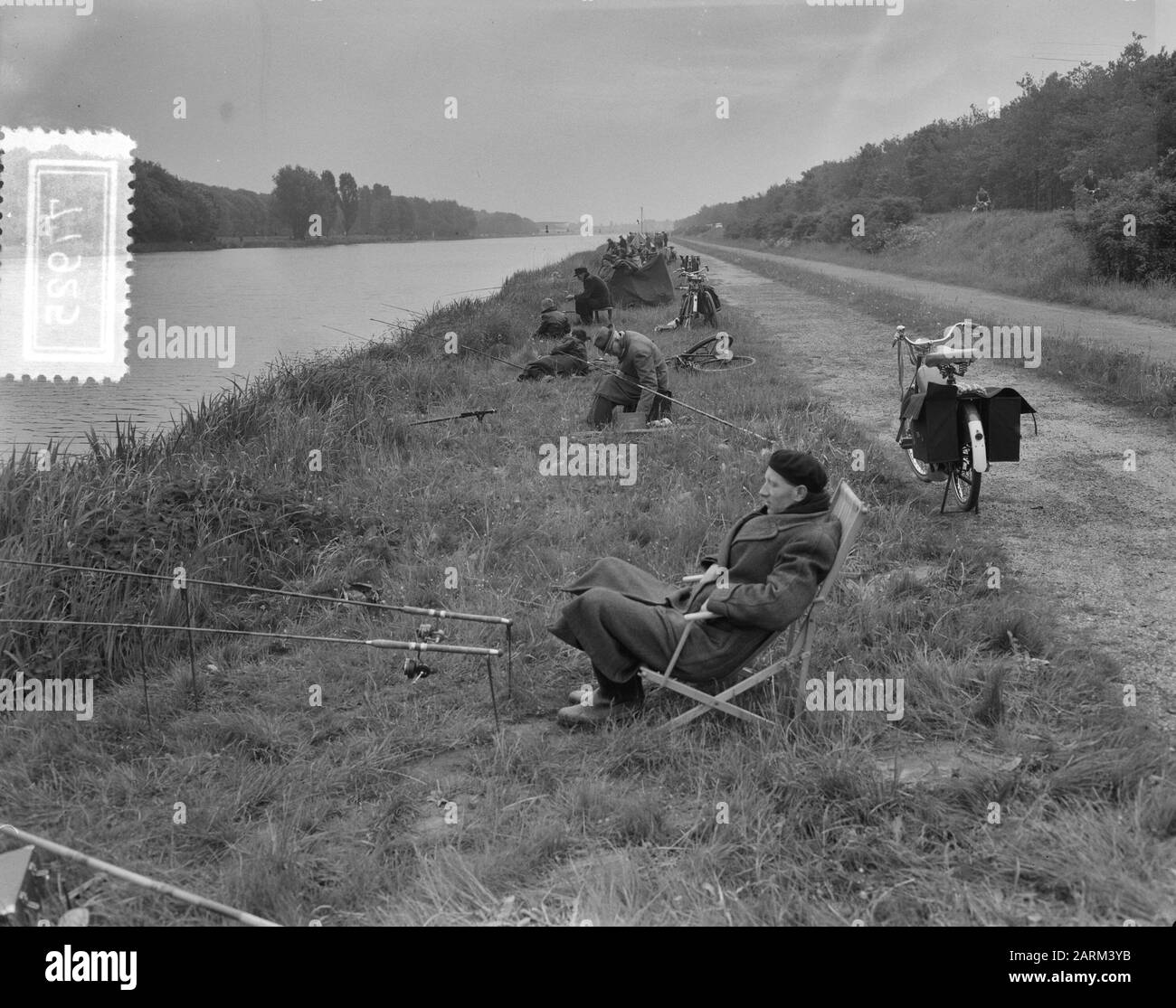 Première journée de pêche Date : 1er juin 1956 mots clés : saisons de pêche Banque D'Images