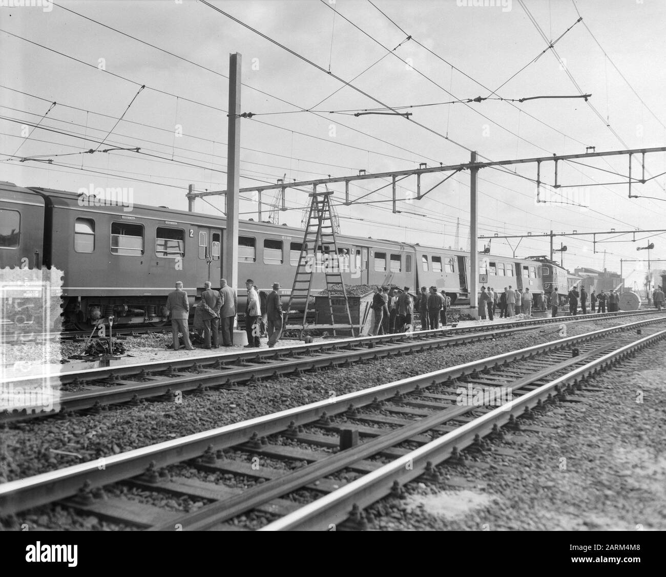 Trainontsporing Piet Heinkade Amsterdam Date : 23 Août 1956 Lieu : Amsterdam, Noord-Holland Mots Clés : Accidents, Chemins De Fer, Trains Banque D'Images