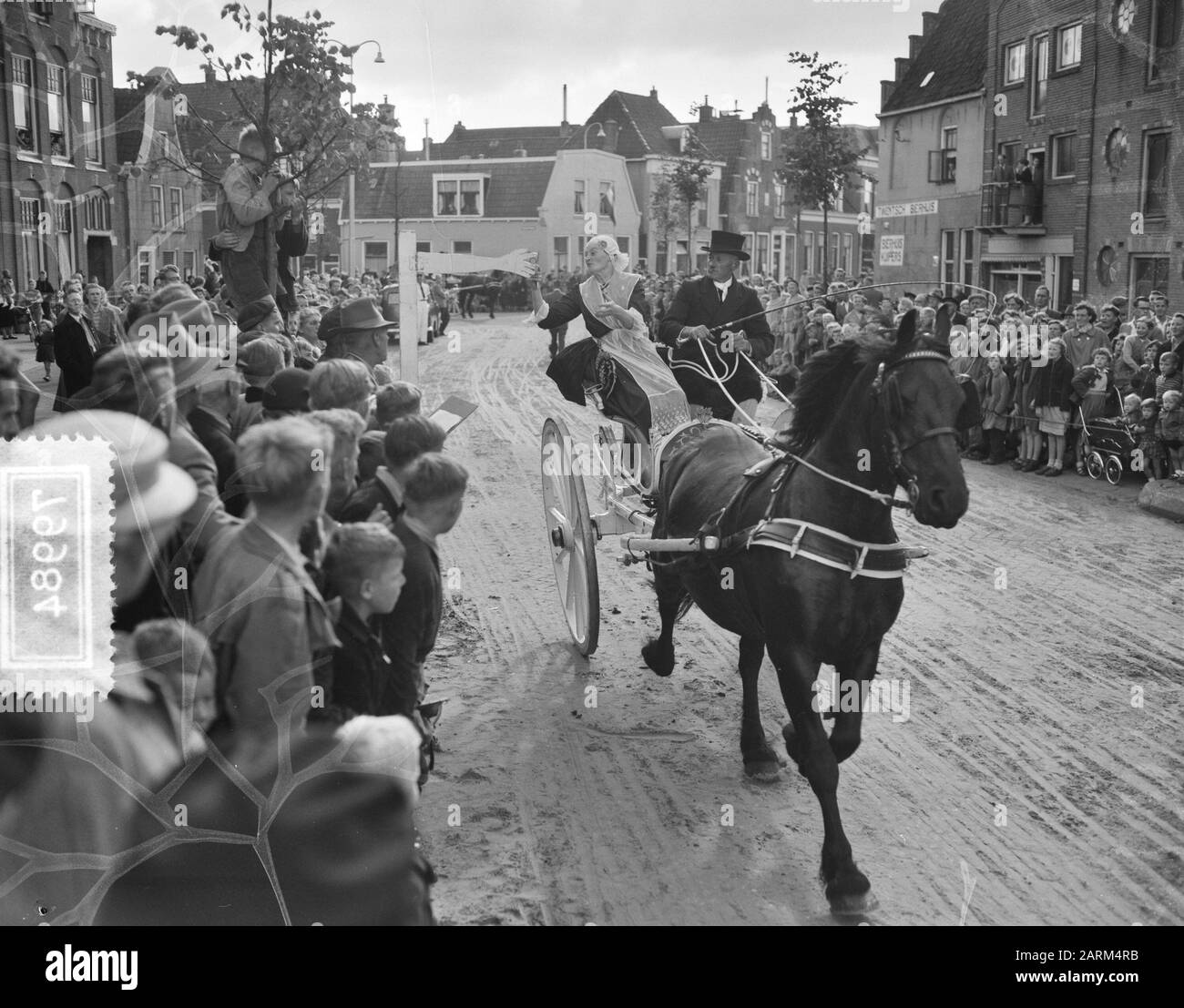 Sneek 500 ans de course en ring Date: 13 septembre 1956 lieu: Friesland, Sneek mots clés: Ringrijden, concours Banque D'Images