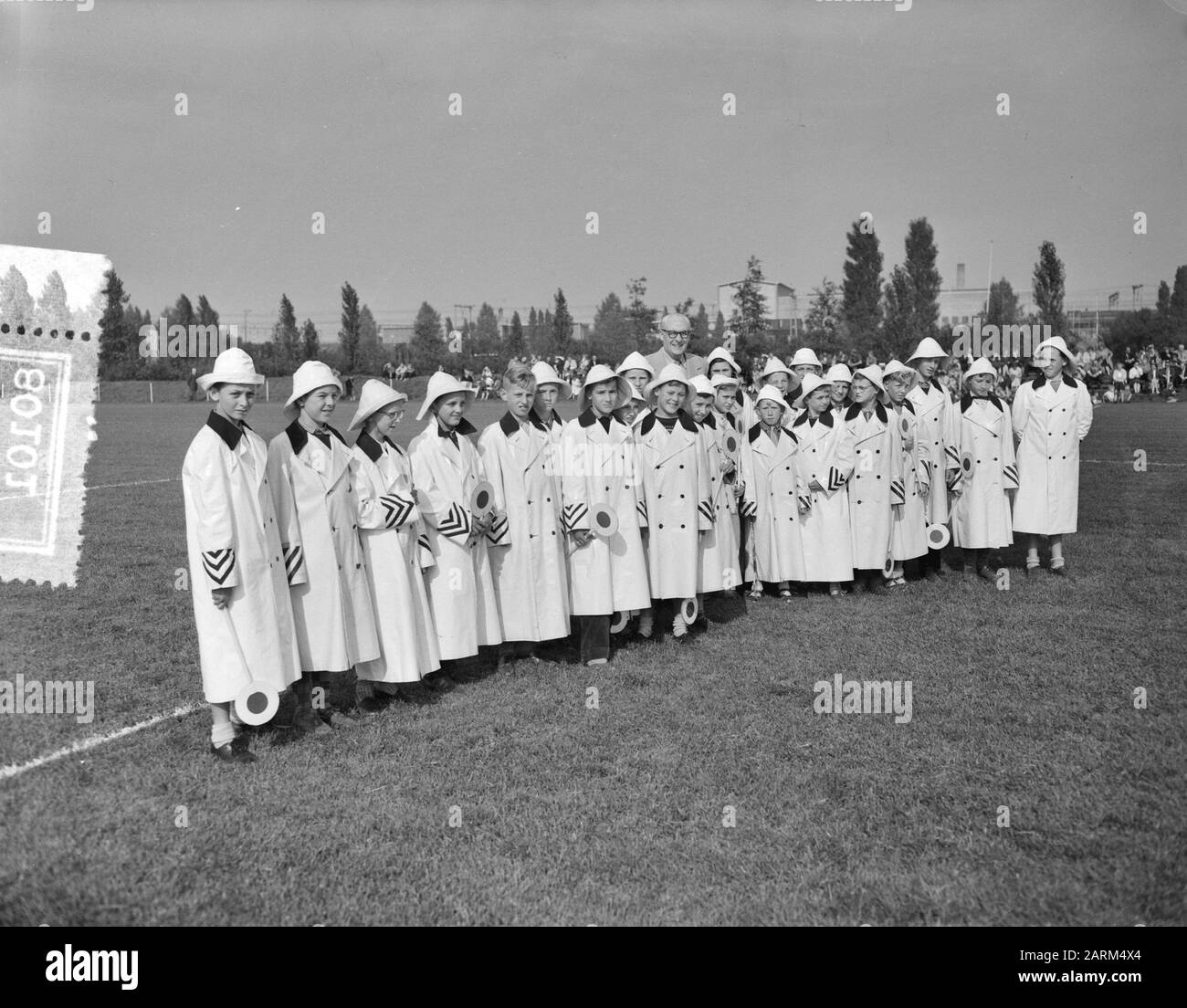 Les serveurs de football contre les artistes pour le bénéfice de cette activité Date: 19 septembre 1956 mots clés: Artistes, KALNERS, sport, football Banque D'Images