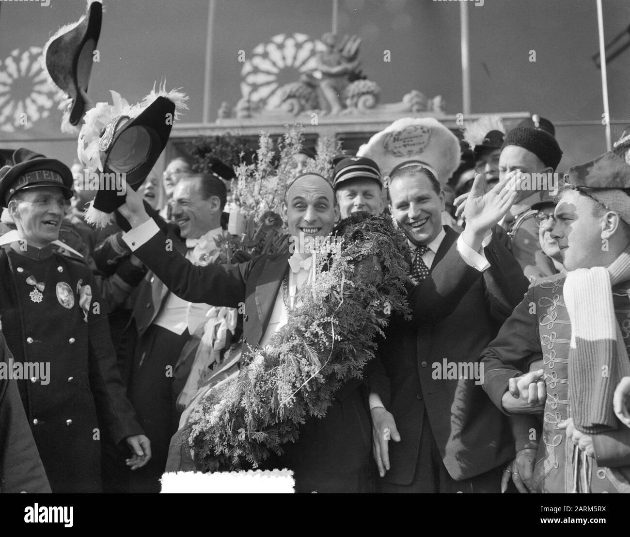 Entrée Prince Carnival Den Bosch Et Accueil Stadhui Date : 3 Mars 1957 Lieu : Den Bosch Mots Clés : Carnival, Entrée, Reçus, Hôtel De Ville Banque D'Images