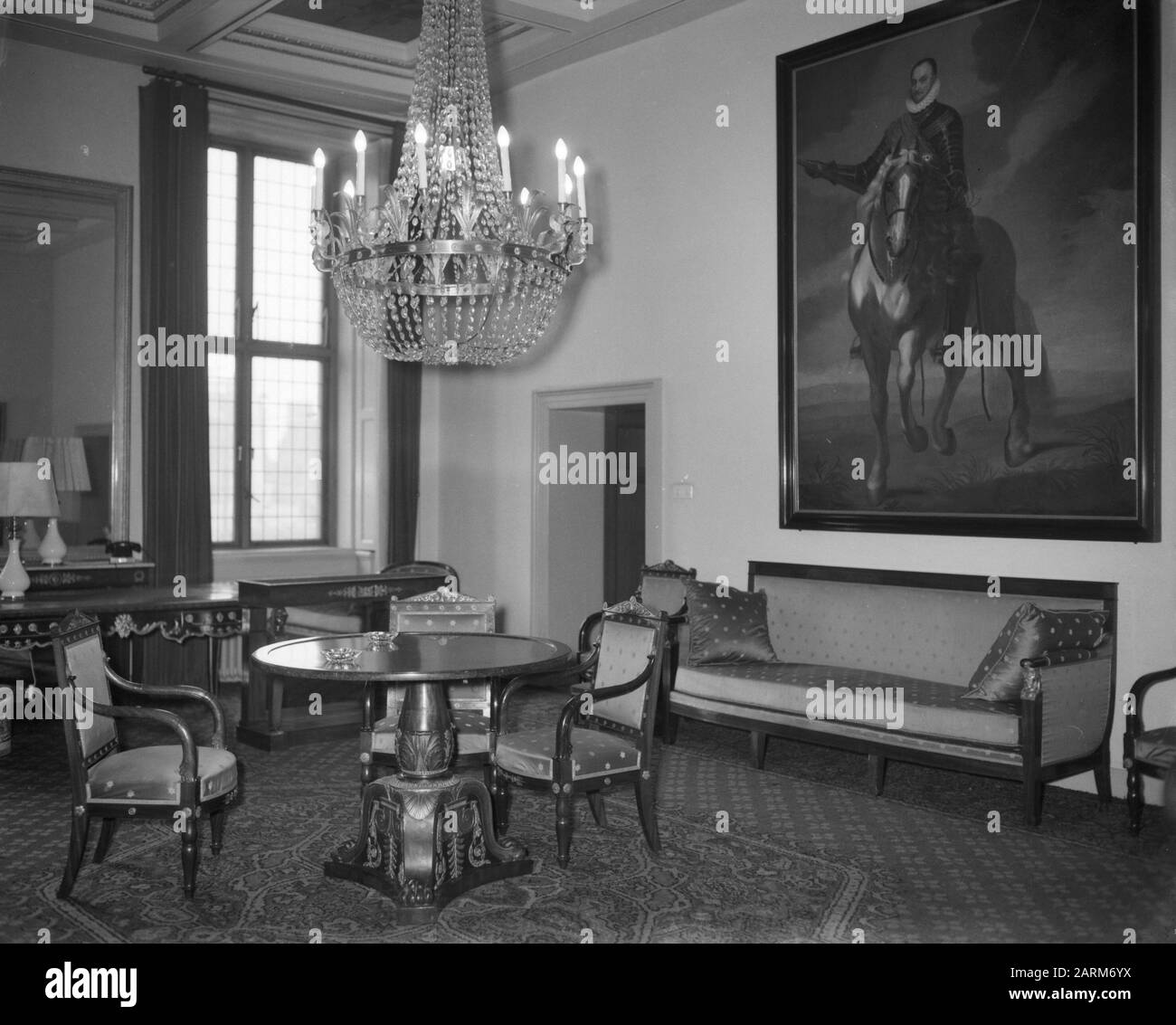 Chambre du Prince Philip avec peinture du Prince William d'Orange Date: 8 mars 1958 lieu: Amsterdam, Noord-Holland mots clés: Peintures, chambres Nom personnel: Palais Royal, Philip, Prince of Great Britain, Willem-Alexander, Prince of Orange Banque D'Images