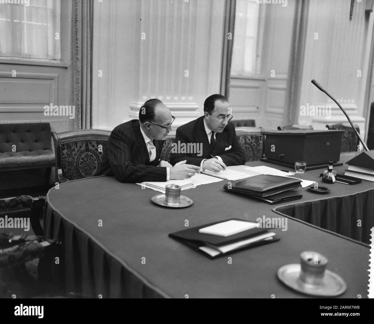 Session de la Chambre Date: 16 décembre 1958 Nom de l'institution: Maison Banque D'Images
