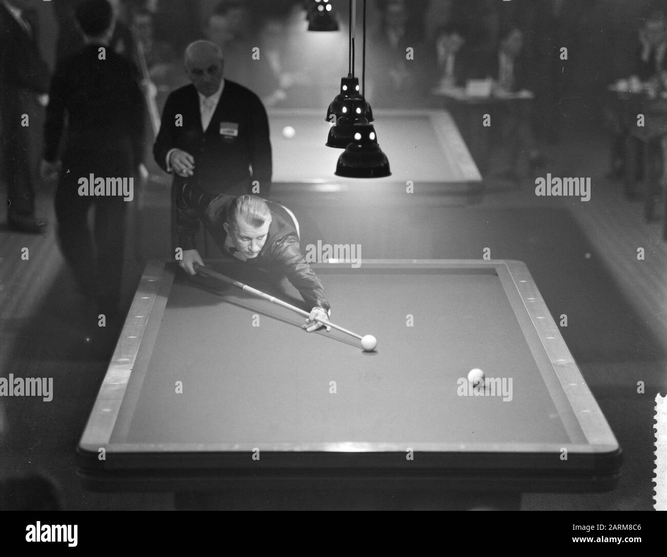 Championnat européen de billard trois pneus à Hilversum Hollandais titulaire du titre Popeyus en action Date: 11 mars 1959 Banque D'Images