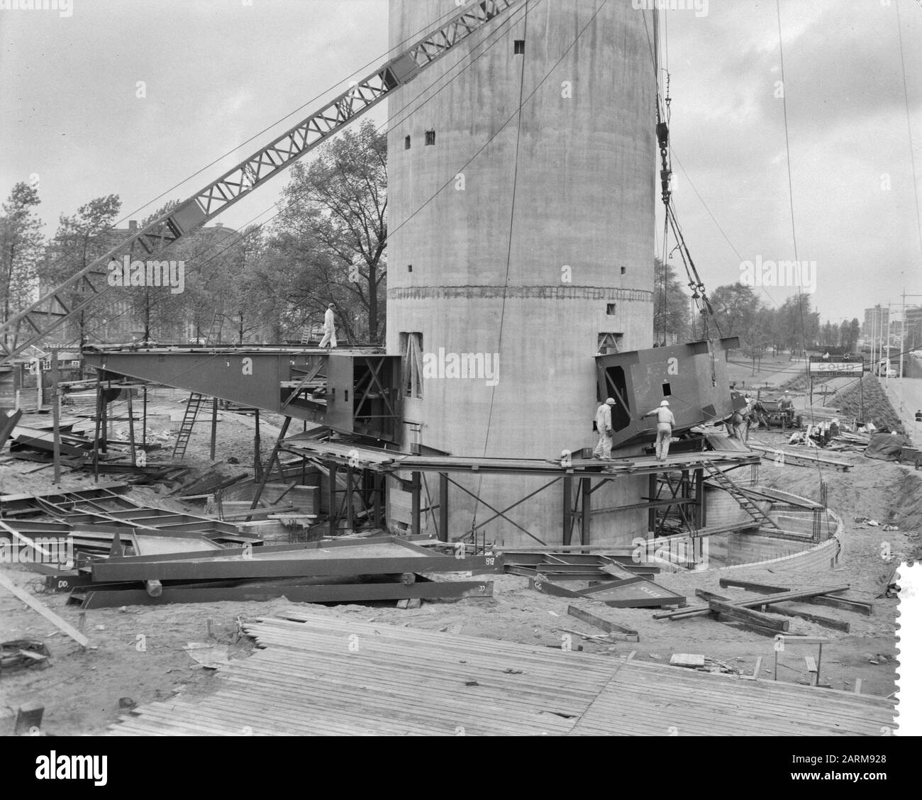 L'œuvre Euromât au restaurant à placer sur l'annotation Euromât: L'Euromât (1958-1960) a été conçue par l'architecte H.A. Maaskant à l'occasion de la Floriade à Rotterdam en 1960. En 2010, l'Euromât a été désigné monument national Date: 28 avril 1959 lieu: Rotterdam, Zuid-Holland mots clés: Construction Banque D'Images