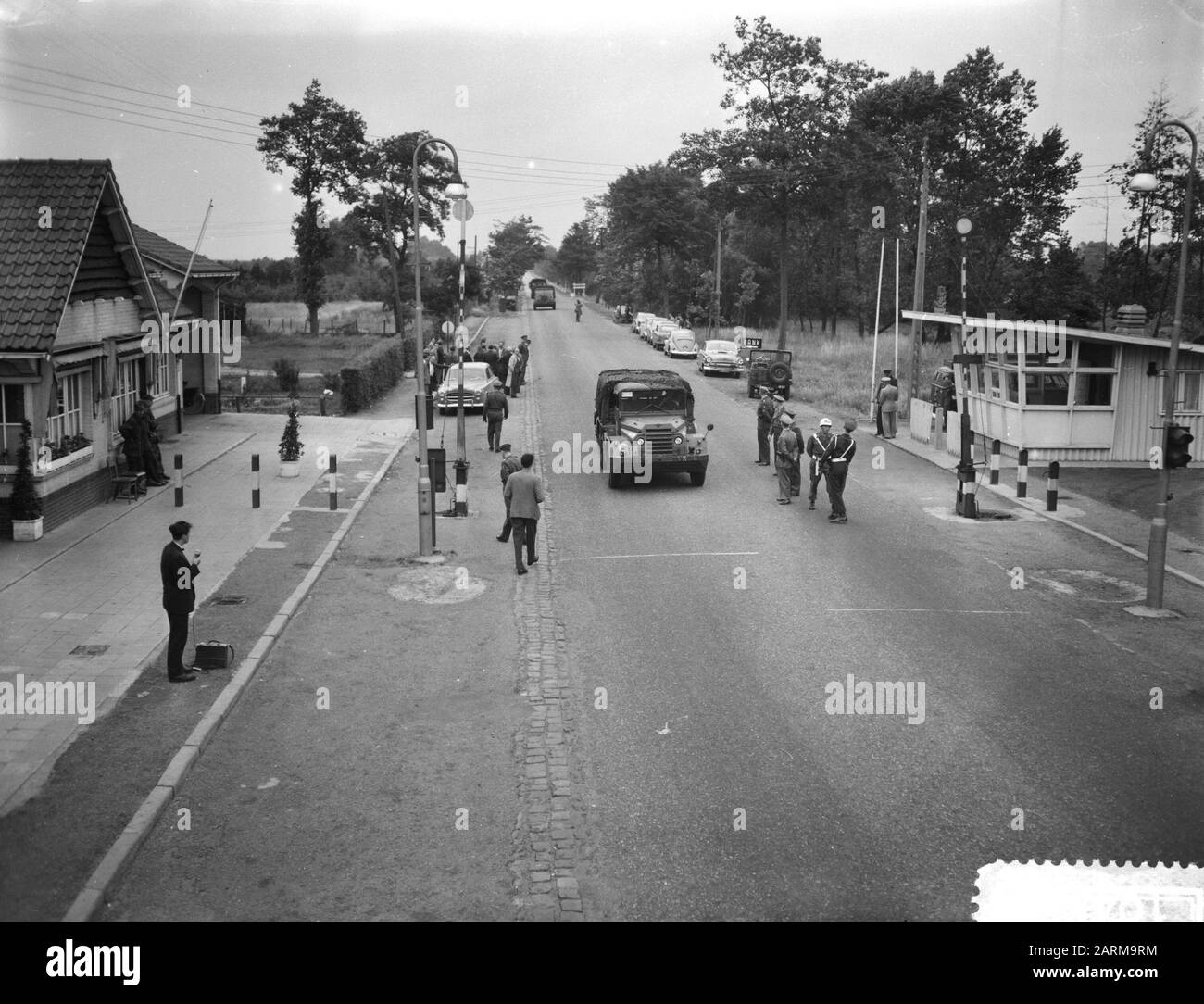 Verttek du premier groupe de bataille de l'armée néerlandaise à la Courtine en France du camp d'Oirschot, les troupes traversent les Pays-Bas Date: 2 juillet 1959 Banque D'Images