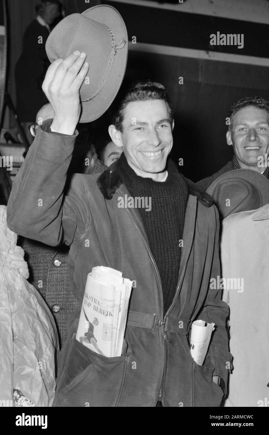 Arrivée de Jan Pesman à l'aéroport de Schiphol, Jan Pesman sur la plateforme; Banque D'Images