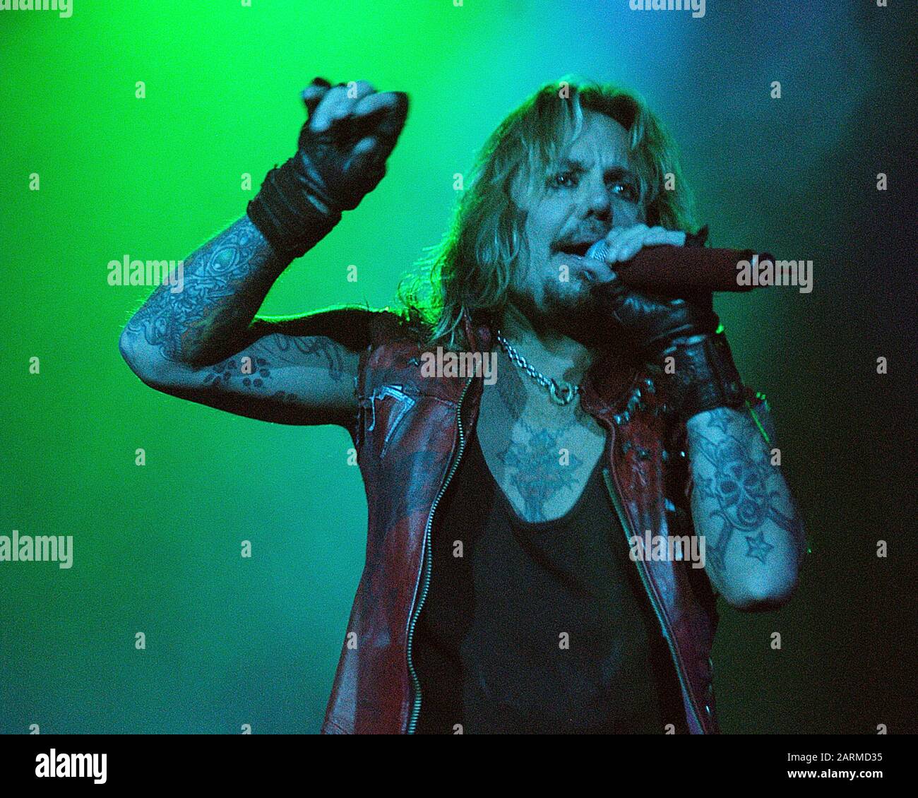 15 mars : Vince Neil, de Motley Crue, se produit au Philips Arena d'Atlanta, en Géorgie, le 15 mars 2006. Crédit: Chris McKay / MediaPunch Banque D'Images