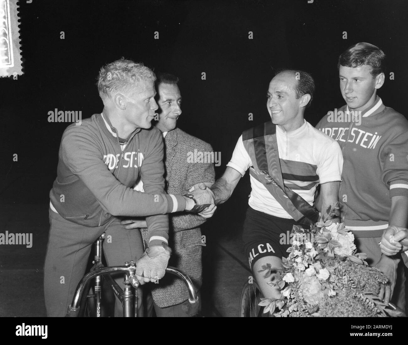 Course internationale de cyclisme Grand Prix d'Amsterdam Date: 23 juin 1960 mots clés: Course de cyclisme Nom personnel: Grand Prix d'Amsterdam Banque D'Images