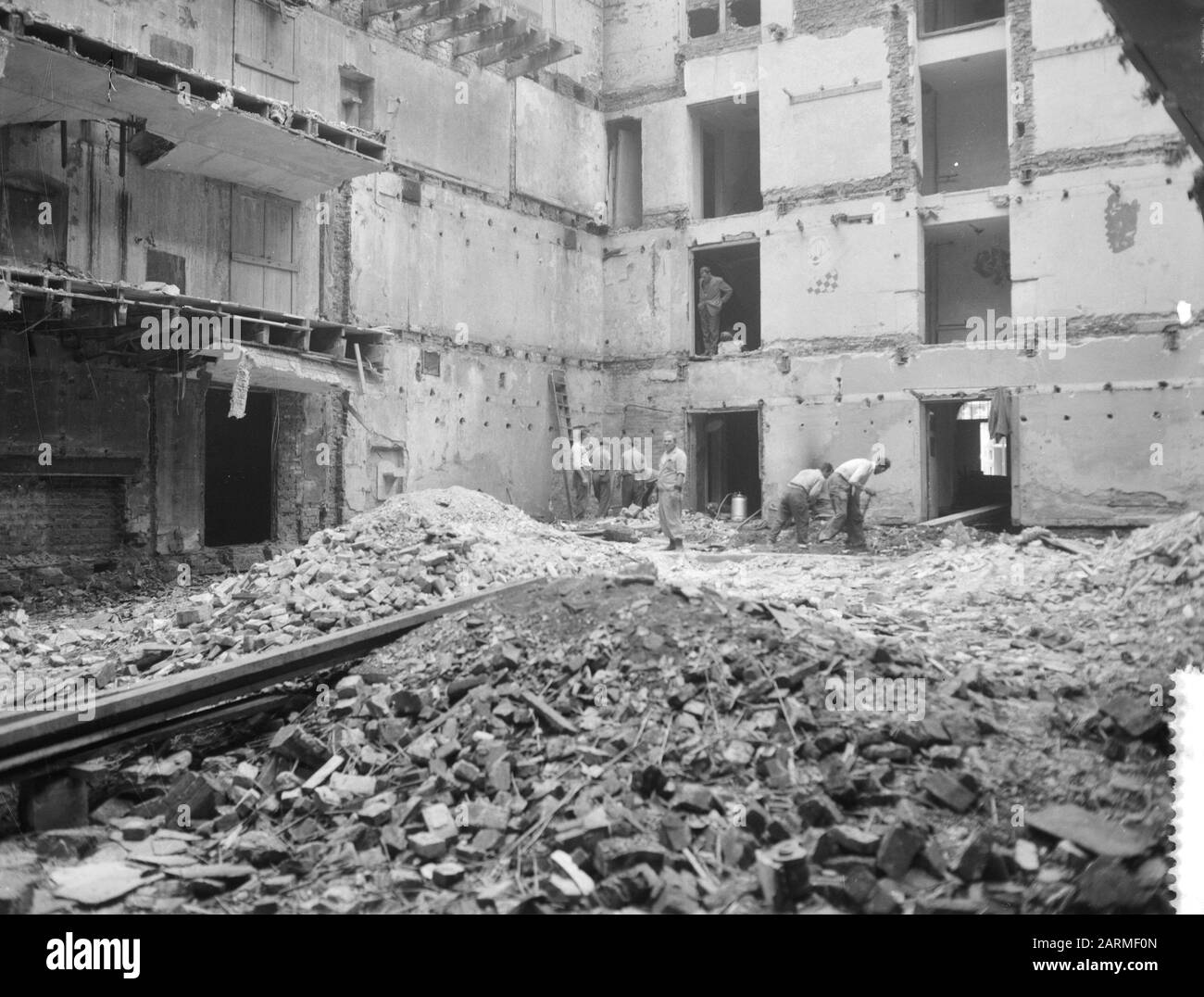 Hollandse schouwburg est décoré comme un portail commémoratif où vient la plaque de commémoration Date: 19 septembre 1960 mots clés: Lieux commémoratifs, théâtres Banque D'Images
