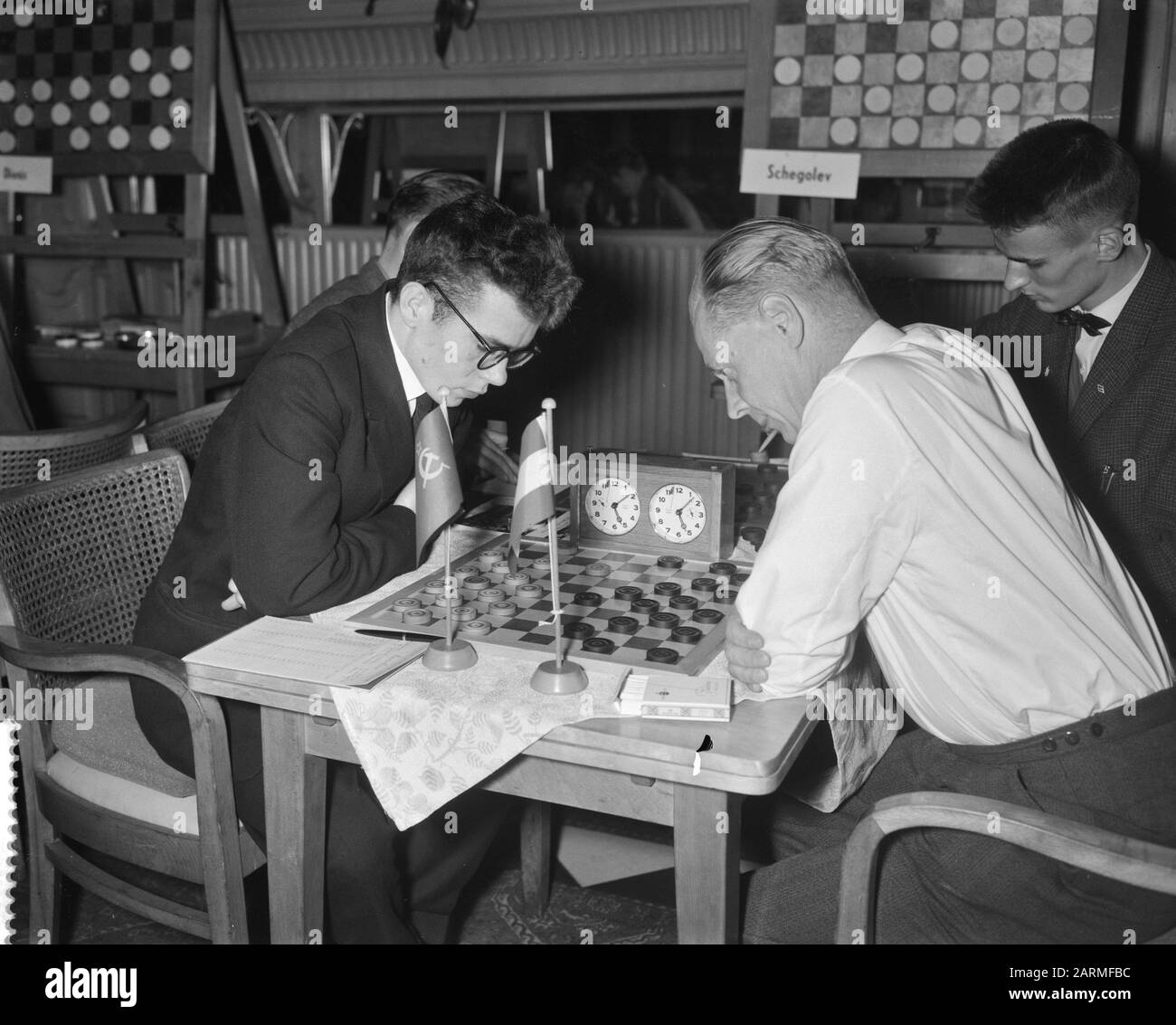 Sixième manche du Championnat du monde Drafts, Bomb dans son parti contre Cheglev Date: 20 octobre 1960 mots clés: Barrages, PARTIES, rondes, championnats du monde Banque D'Images