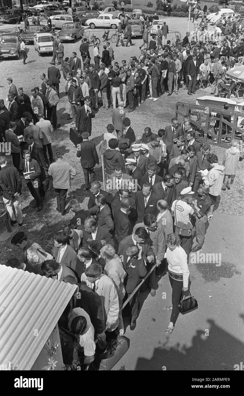 Quatre Jours Nimègue, numéros 26 et 27 à la date de début : 25 juillet 1966 lieu : Nimègue mots clés : VIEMAG Banque D'Images