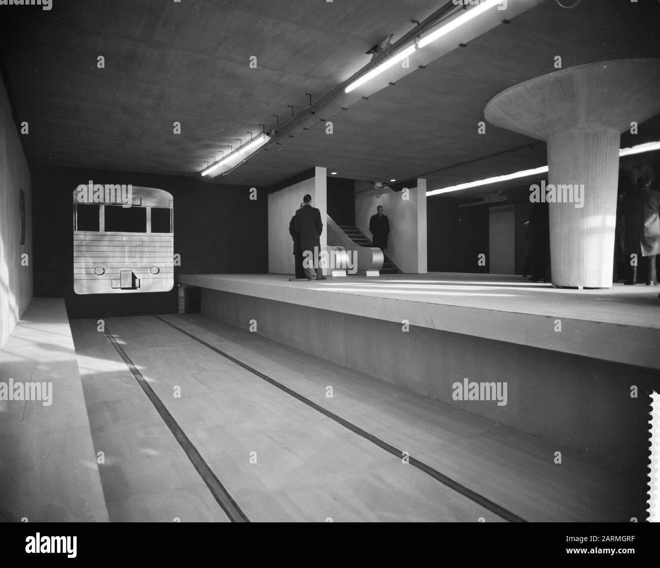 Travaux sur le métroconstruction à Rotterdam, station de métro pleine grandeur à Rotterdam Date: 21 février 1961 lieu: Rotterdam, Zuid-Holland mots clés: Métroconstruction, stations de métro, ouvrages Banque D'Images
