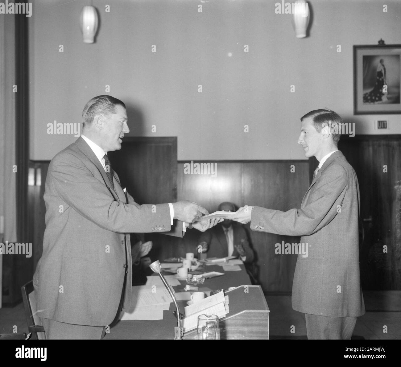 Fondation pour l'étude bancaire Koninginnegracht 101 les diplômes du Prix de la Haye. Date d'affectation : 28 juillet 1961 mots clés : Prix, affectations, fondations Banque D'Images