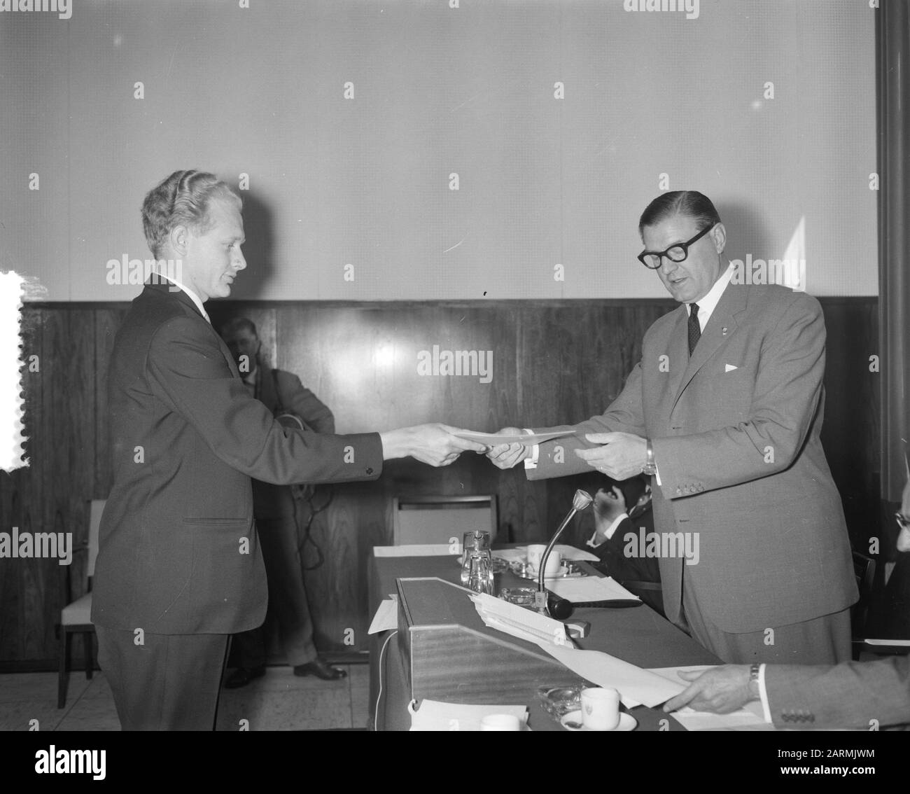 Fondation pour l'étude bancaire Koninginnegracht 101 les diplômes du Prix de la Haye. Date d'affectation : 28 juillet 1961 mots clés : Prix, affectations, fondations Banque D'Images