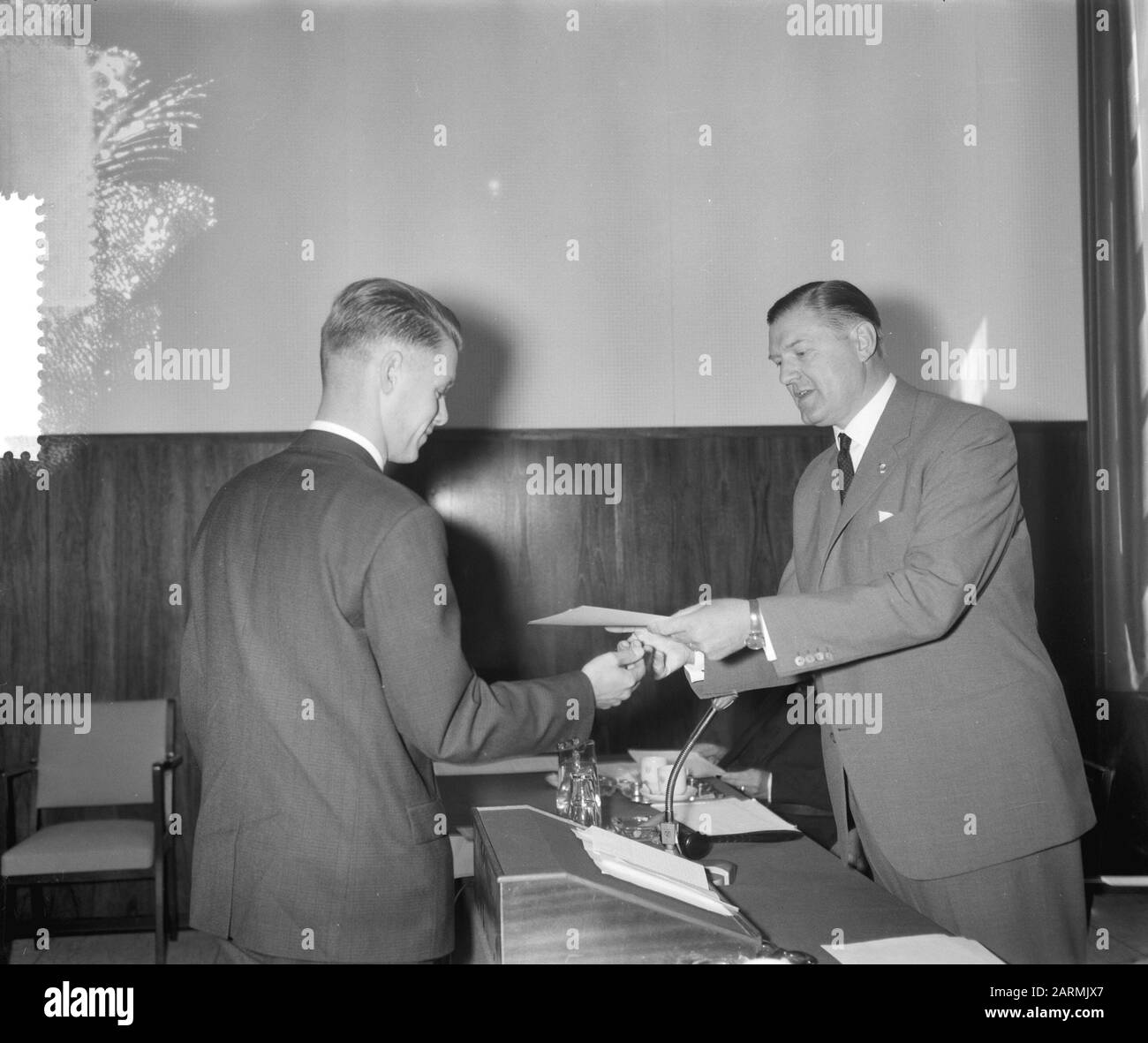 Fondation pour l'étude bancaire Koninginnegracht 101 les diplômes du Prix de la Haye. Date d'affectation : 28 juillet 1961 mots clés : Prix, affectations, fondations Banque D'Images