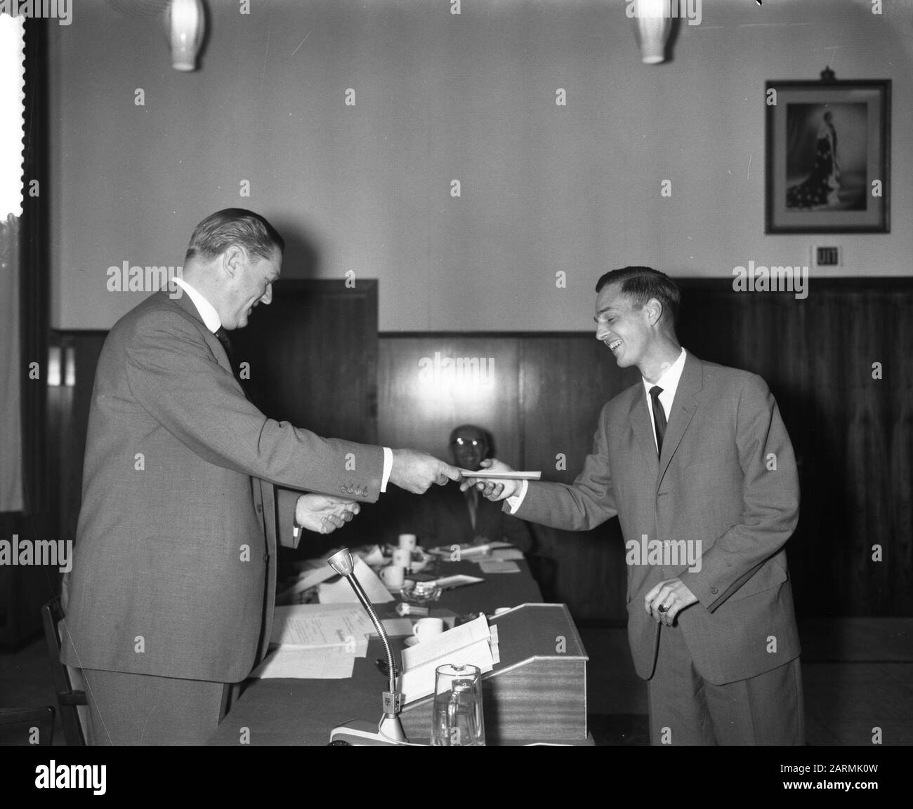 Fondation pour l'étude bancaire Koninginnegracht 101 les diplômes du Prix de la Haye. Date d'affectation : 28 juillet 1961 mots clés : Prix, affectations, fondations Banque D'Images