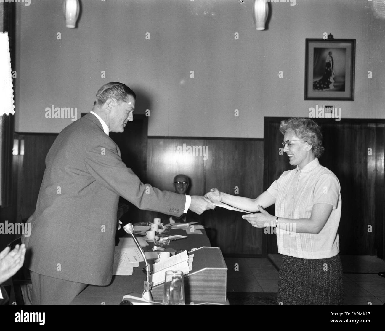 Fondation pour l'étude bancaire Koninginnegracht 101 les diplômes du Prix de la Haye. Date d'affectation : 28 juillet 1961 mots clés : Prix, affectations, fondations Banque D'Images