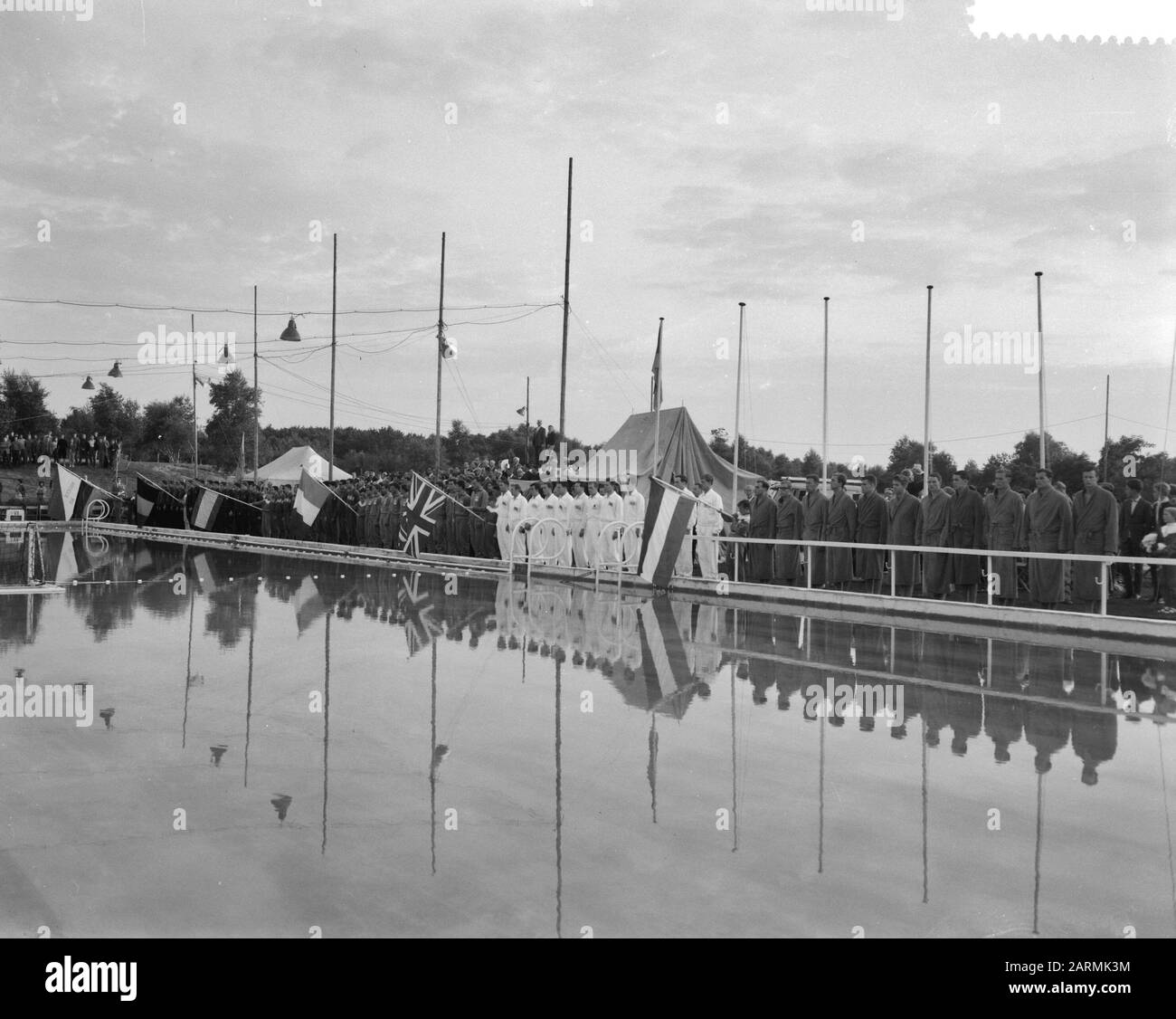 Tournoi de water-polo Sixland. Salutation à l'eau Date: 11 août 1961 mots clés: Water polo, tournois Banque D'Images
