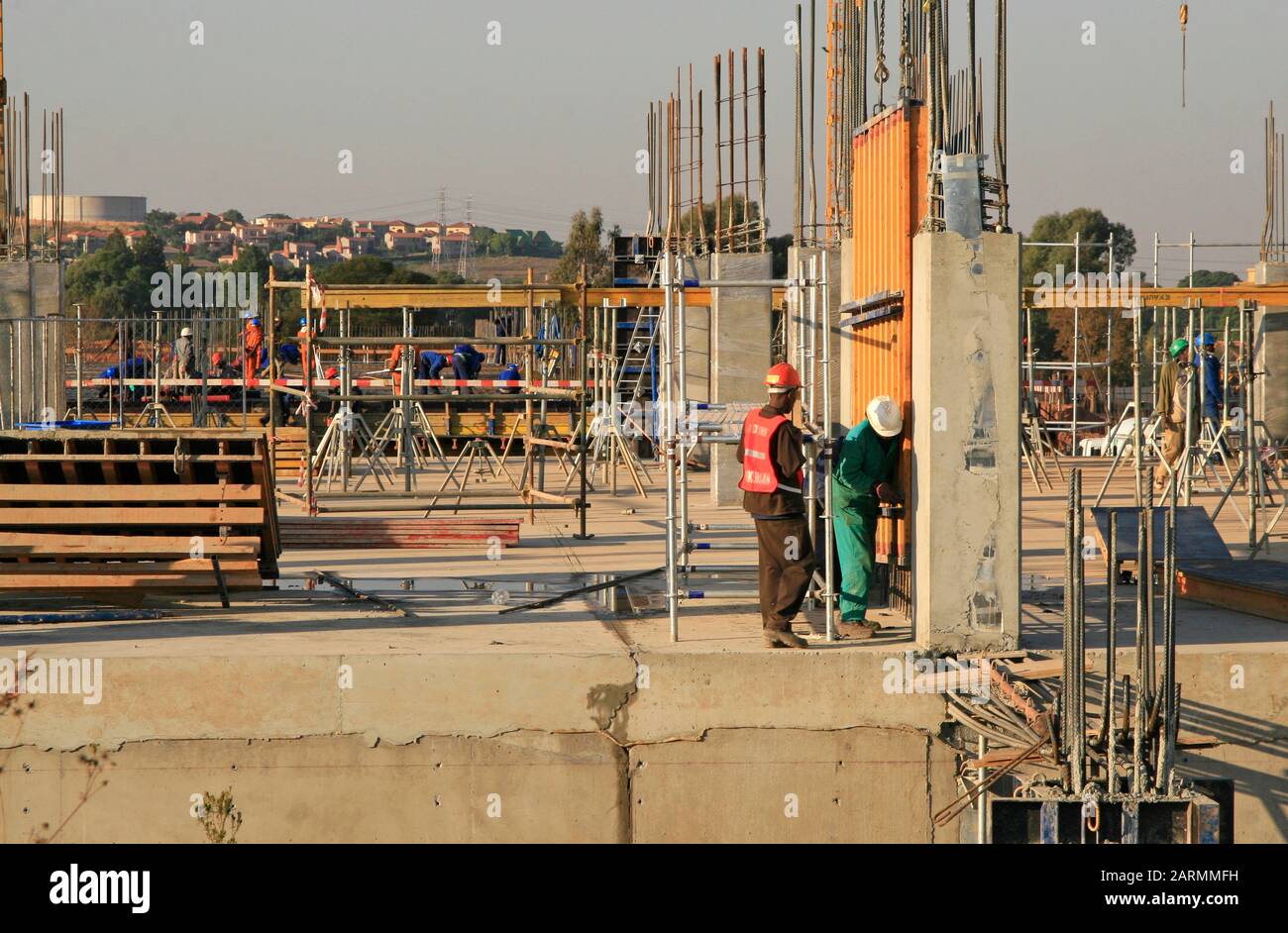 Le centre commercial de la villa lorsqu'il a commencé avec la construction pendant la phase initiale de construction en 2009, Moreleta Park, Pretoria/Thswane, Gauteng, South Afr Banque D'Images