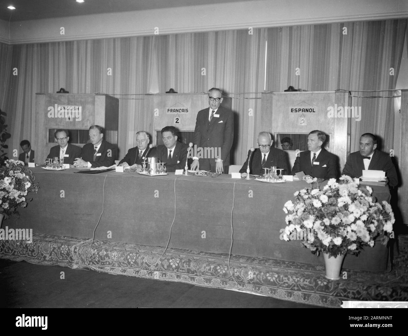 Conférence internationale sur l'agriculture et la santé publique en matière de rayonnement. Adresse par pr. Dr. IR. DOLS Date: 11 décembre 1961 mots clés: Conférences Nom personnel: PR. Dr. IR. Dls Banque D'Images