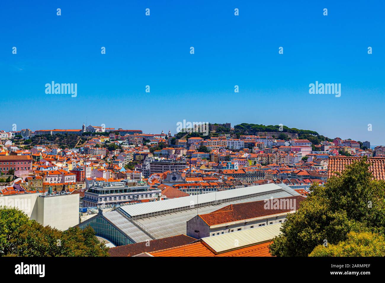 Vue panoramique depuis le belvédère de Sao Pedro de Alcantara à Lisbonne, Portugal Banque D'Images