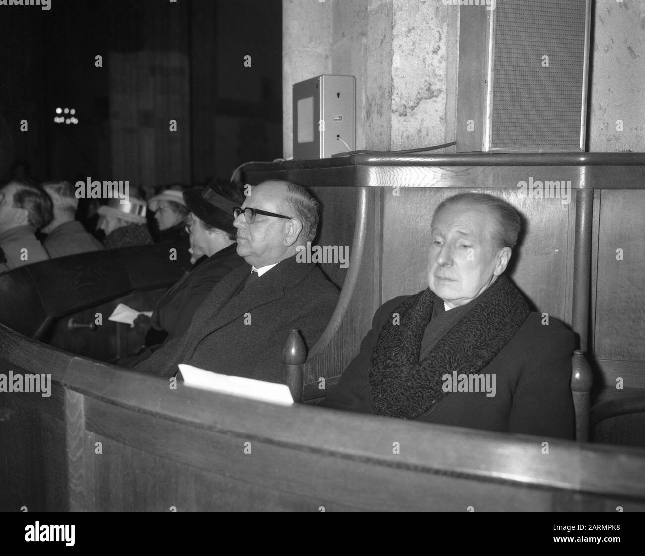 Réunion de prière interéglise à Domkerk (Utrecht). Drs. Korthals Et Baron Van Nagel Date : 9 Janvier 1962 Lieu : Utrecht Nom De L'Institution : Domkerk Banque D'Images