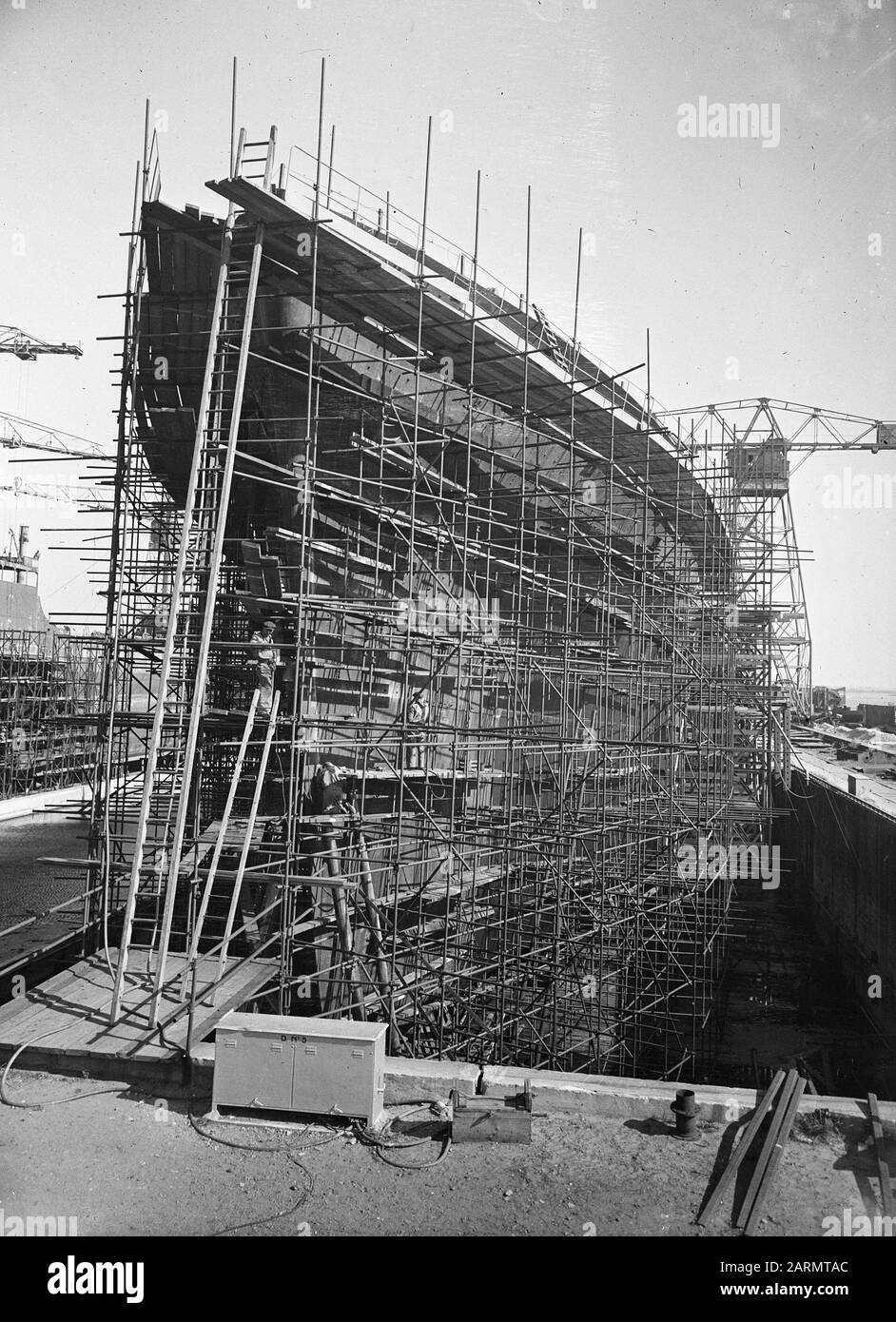 Échafaudage en acier à la construction navale Date: 19 septembre 1947 mots clés: Construction navale Banque D'Images