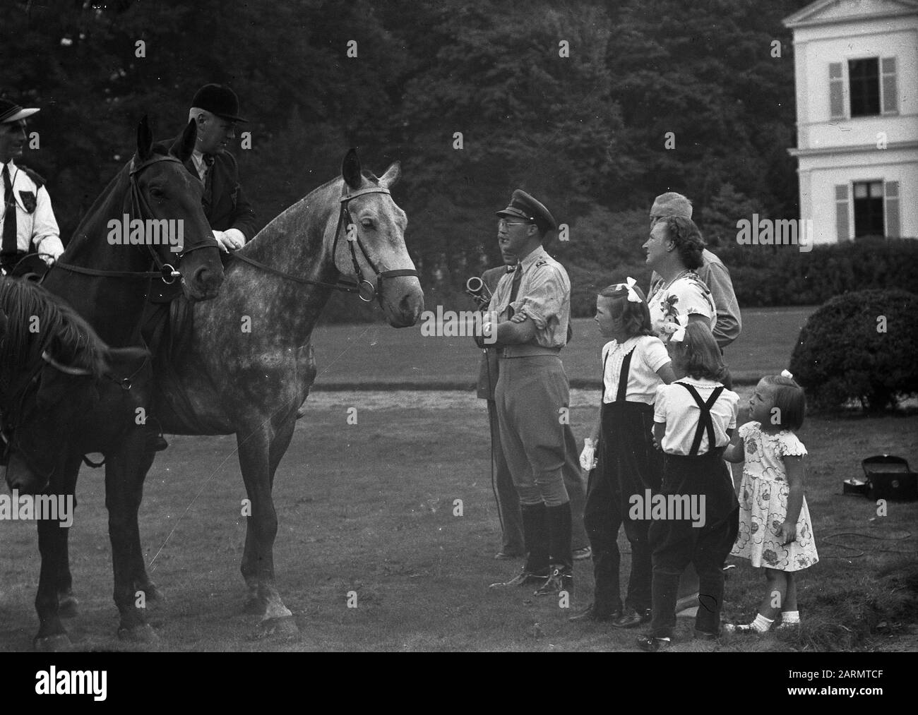 Ruiterfeest Princesses À Cheval Date: 19 Septembre 1947 Mots Clés: Princesses Banque D'Images