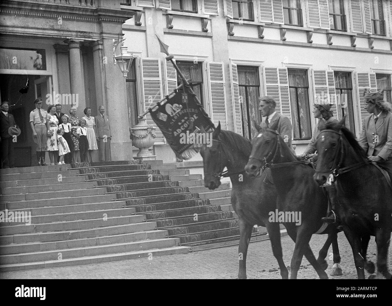 Ruiterfeest Princesses à cheval/vague Date: 19 septembre 1947 mots clés: Princesses Banque D'Images
