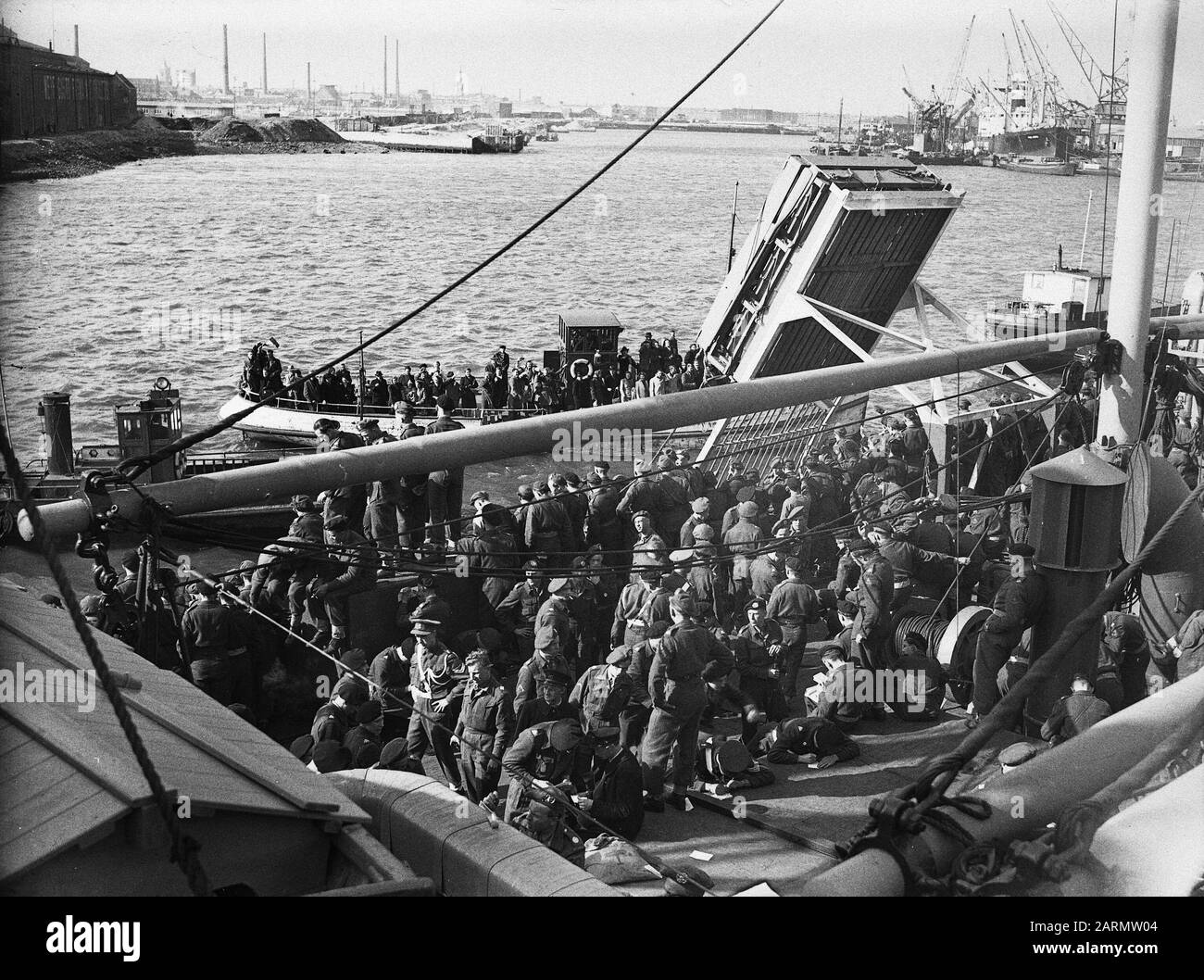 Départ Kota Baroe, Voir 26611 Date : 1 Avril 1948 Mots Clés : Départ Banque D'Images