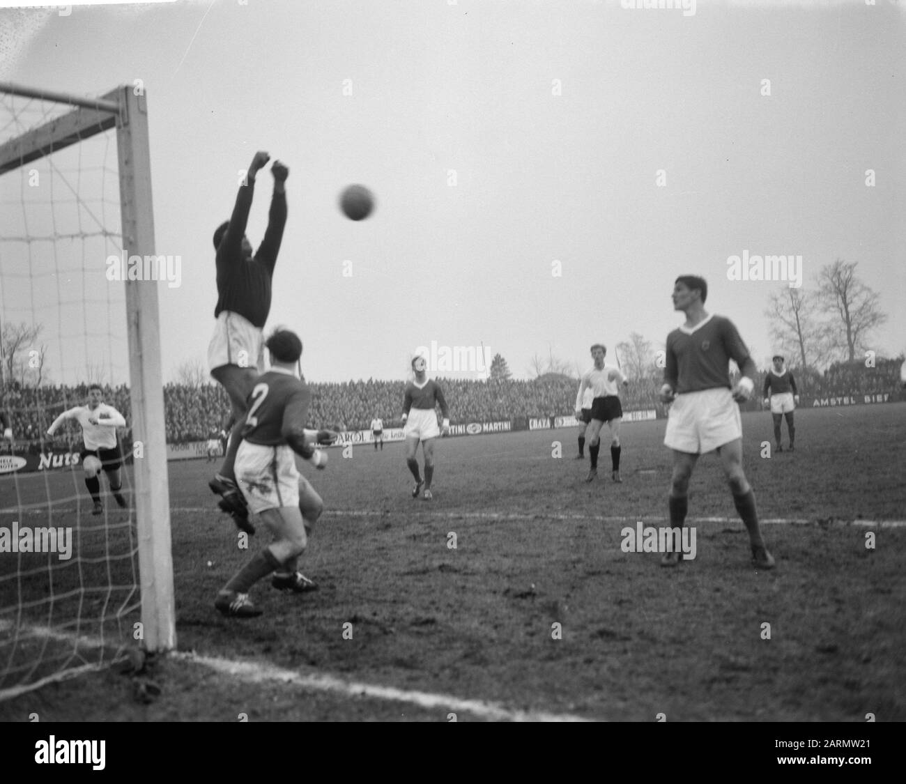 Young Orange versus Luxembourg Date: 7 mars 1962 lieu: Luxembourg mots clés: Sport, football Nom personnel: Young Orange Banque D'Images