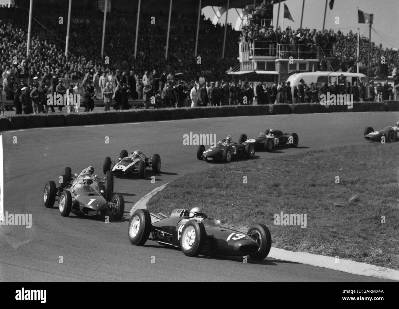 Grand Prix à Zandvoort, départ avec quelques coureurs Date: 20 mai 1962 lieu: Noord-Holland, Zandvoort mots clés: Voitures de course Banque D'Images