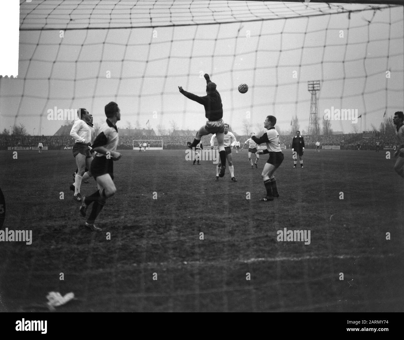 Haarlem contre t Gooi 2-0, Playmoment Date: 24 novembre 1962 lieu: Haarlem mots clés: Playing moments, sports, football Banque D'Images