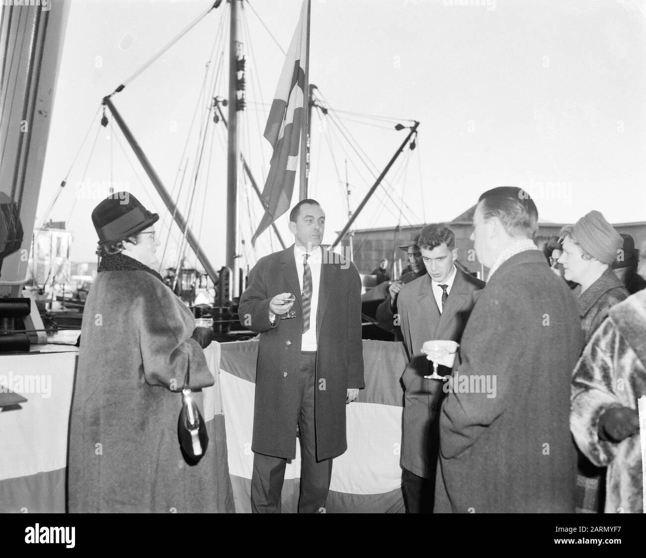 La plus grande chèvre flottante des Pays-Bas baptisée par les frères Bon Marché Date: 13 décembre 1962 Nom personnel: Frères Bon Marché Banque D'Images