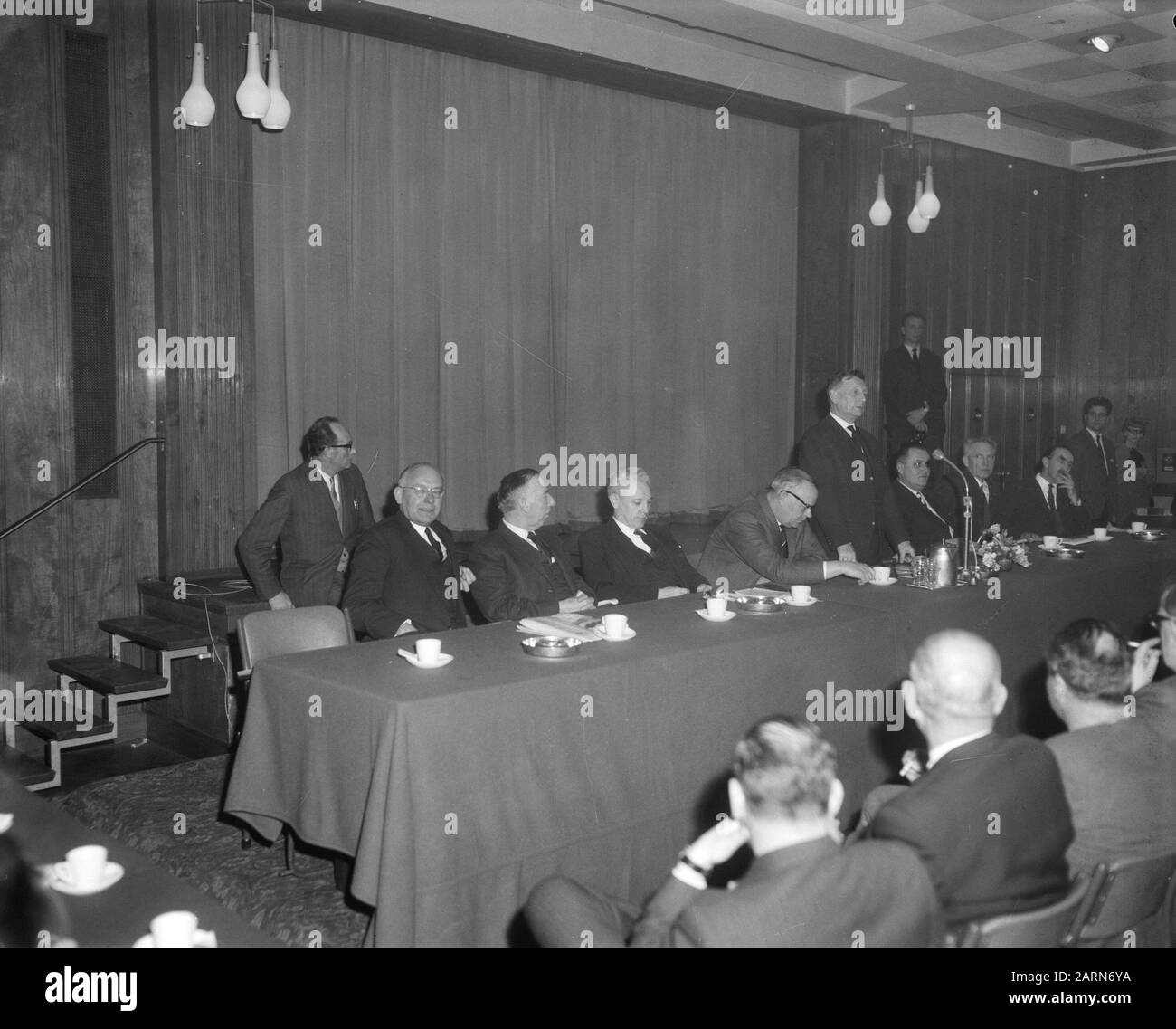 Réunion de protestation du Conseil des étudiants tenue à Krasnapolsky, vue d'ensemble à Krasnapolsky Date : 4 mars 1965 mots clés : protestations, étudiants, réunions Nom de l'institution : Krasnapolsky Banque D'Images