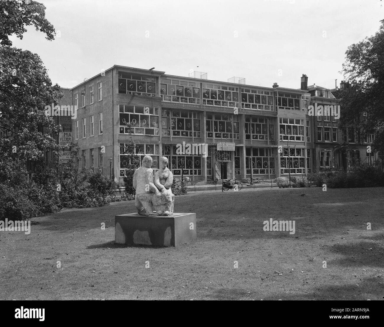 Le nouveau bâtiment Amsterdam Foundation for Education and Education, Frederiksplein Amsterdam Date: 28 juillet 1954 lieu: Amsterdam, Noord-Holland mots clés: Education, bâtiments Banque D'Images