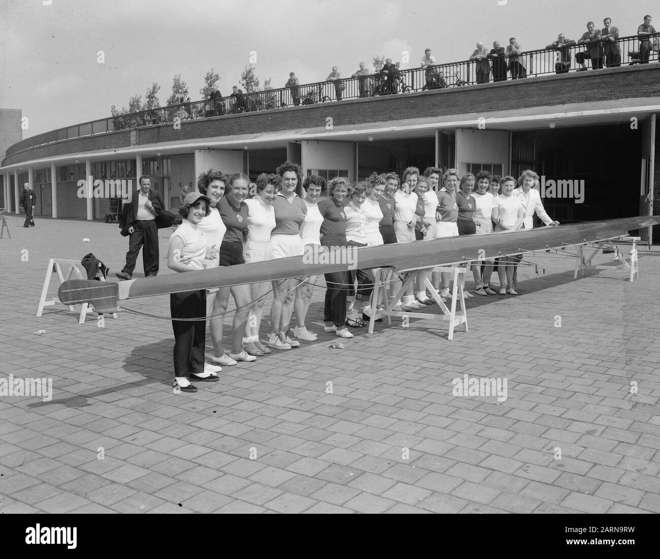 Préparation Championnat D'Europe D'Aviron Forest Row (Participants De Hollande, Russie, France Et Angleterre) Date : 17 Août 1954 Lieu : Amsterdam Bos, Bosbaan, France, Grande-Bretagne, Hollande, Russie Mots Clés : Championnats D'Aviron, Participants Banque D'Images