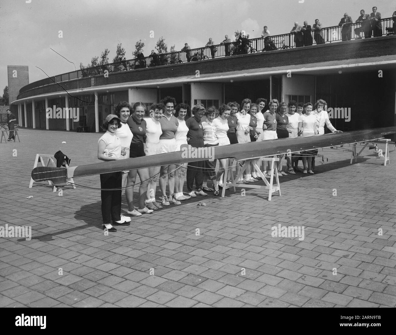 Préparation Championnat D'Europe D'Aviron Forest Row (Participants De Hollande, Russie, France Et Angleterre) Date : 17 Août 1954 Lieu : Amsterdam Bos, Bosbaan, France, Grande-Bretagne, Hollande, Russie Mots Clés : Championnats D'Aviron, Participants Banque D'Images