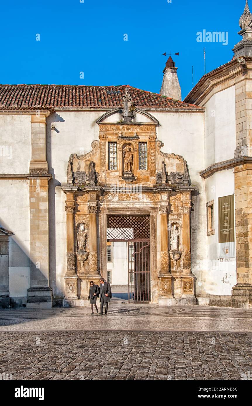 Porte d'entrée à la Faculté de Droit, Université de Coimbra, Portugal, Province de Beira, Site du patrimoine mondial de l'UNESCO Banque D'Images