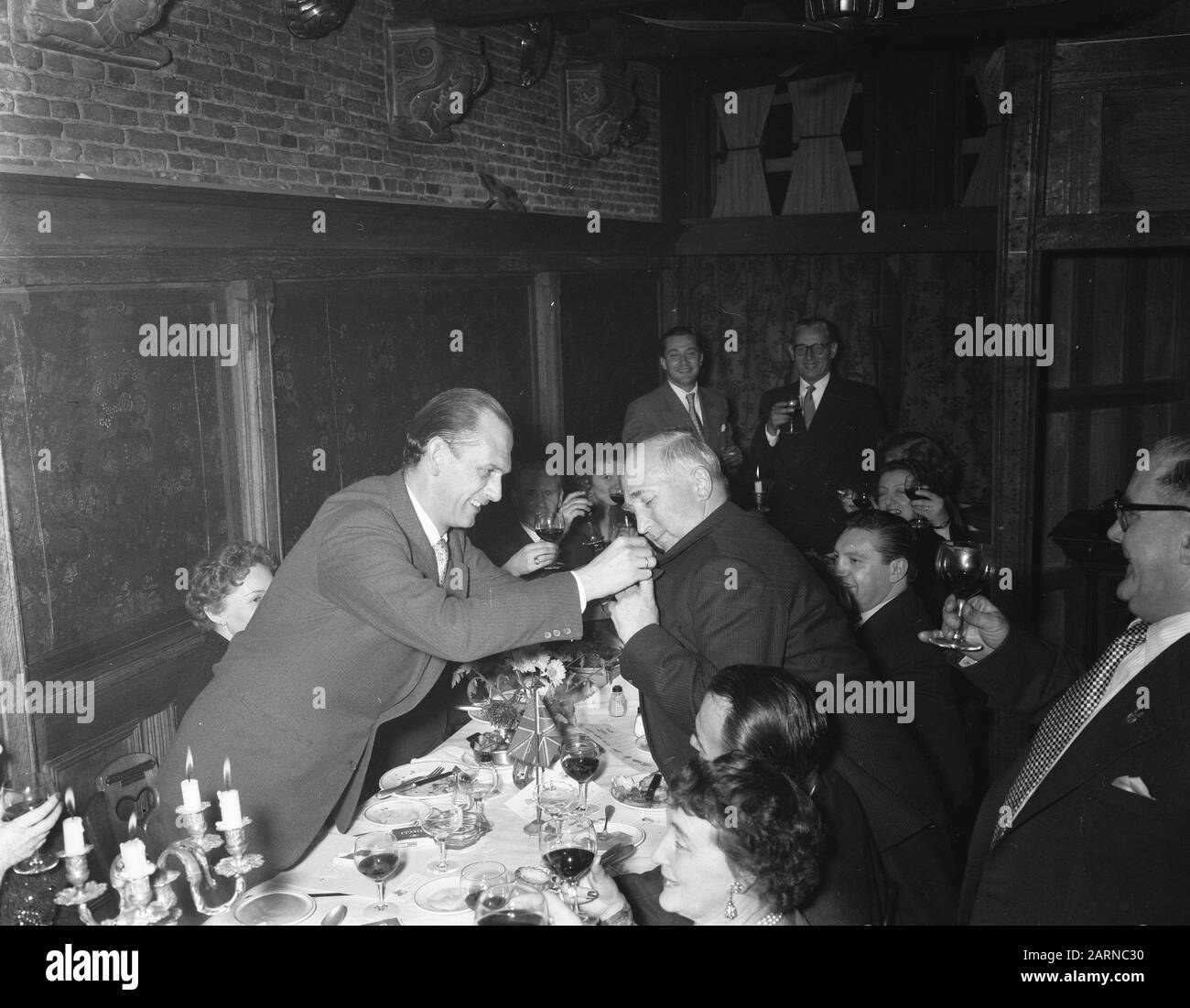 Dîner exposition etc. Association of Photojournaliste World Press photo 1955 Date : 3 décembre 1955 mots clés : dîner, expositions Nom de l'institution : World Press photo Banque D'Images