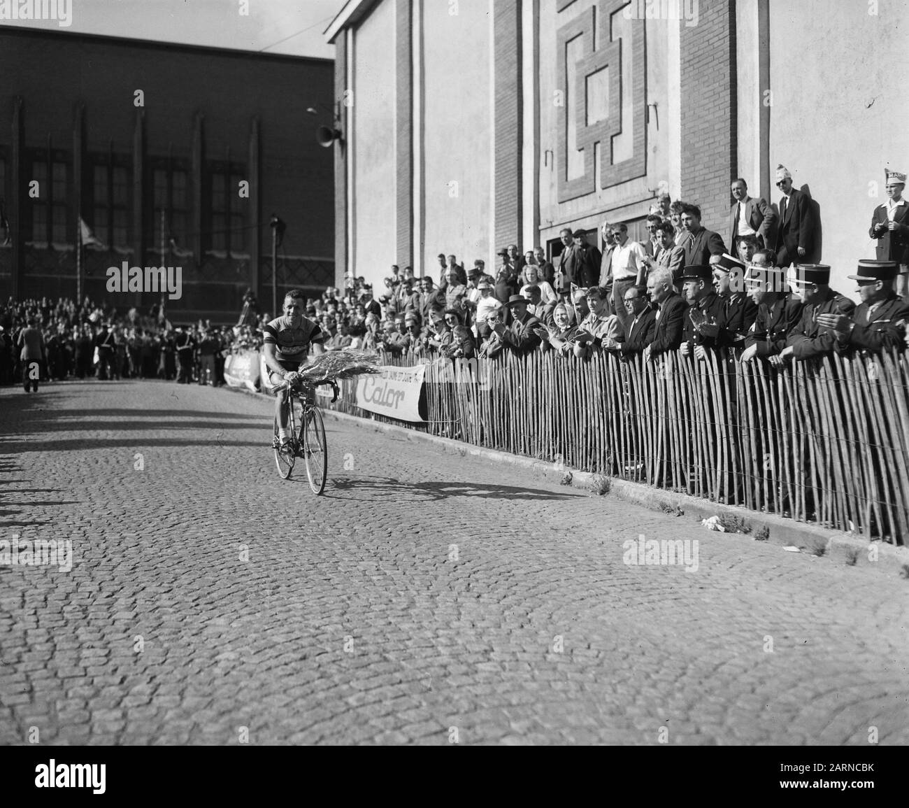 Tour de France 2ème jour fin premier belge de Bruyne Date: 6 juillet 1956 mots clés: Cyclisme Nom personnel: De Bruyne Nom de l'institution: Tour de France Banque D'Images