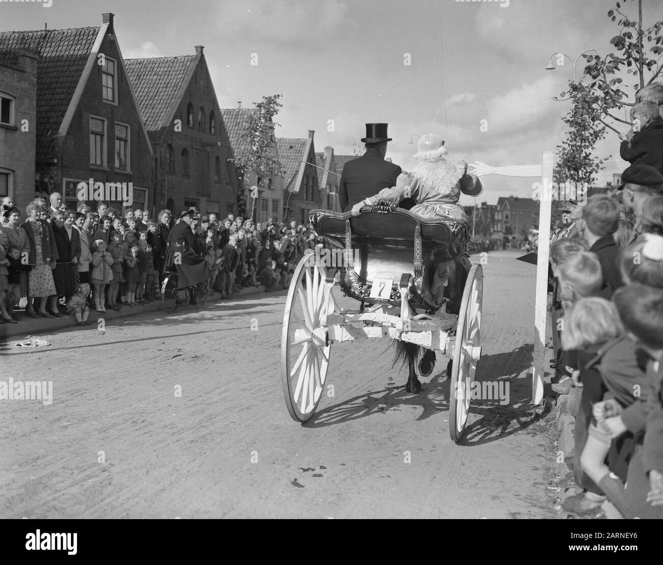 Sneek 500 ans de course en ring Date: 13 septembre 1956 lieu: Friesland, Sneek mots clés: Ringrijden, concours Banque D'Images