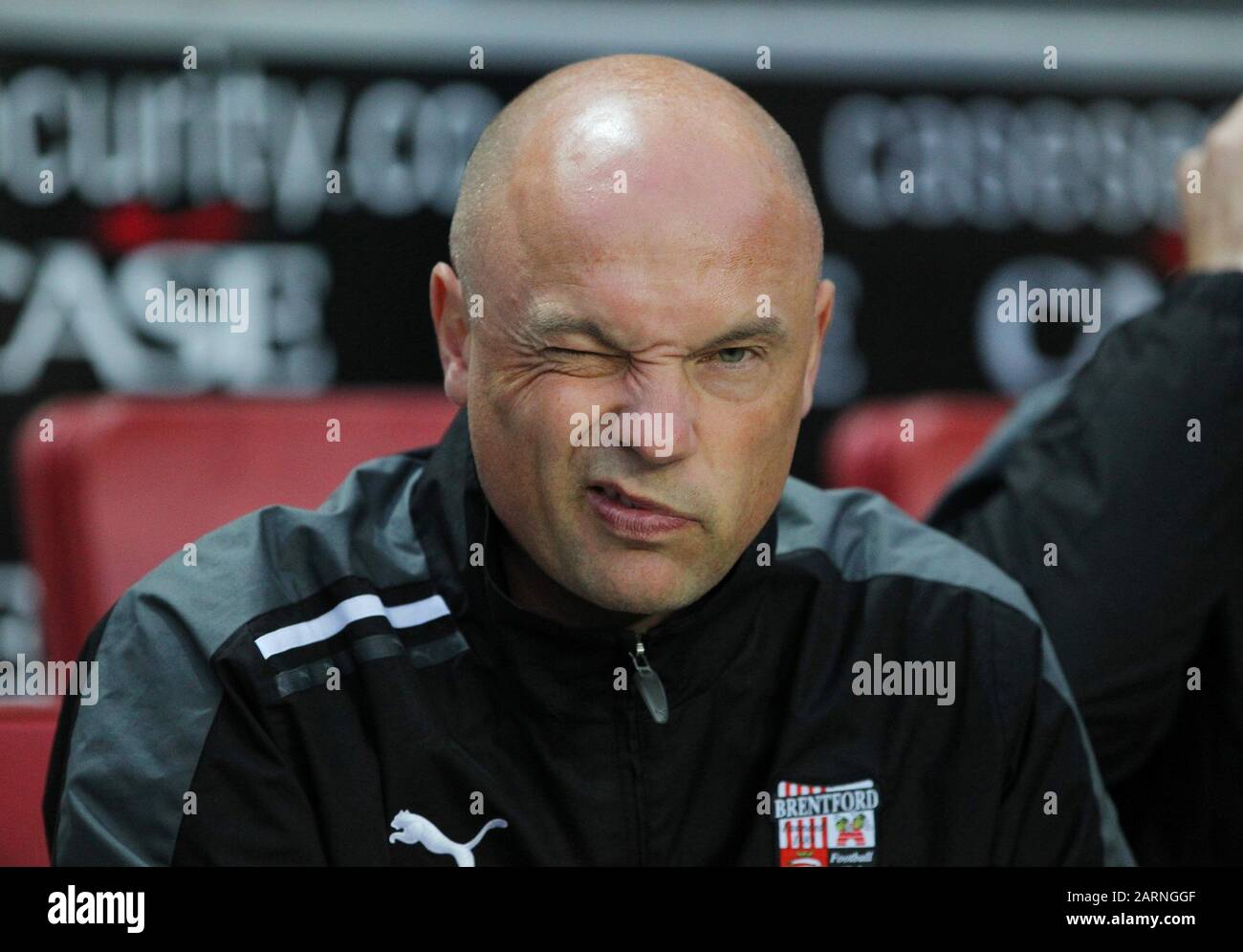 Firo Football: Brentford'S Manager Uwe Rosler Uwe Rv? Sler Johnstone's Paint Trophy Milton Keynes Dons / Brentford 30 août 2011 | usage dans le monde entier Banque D'Images