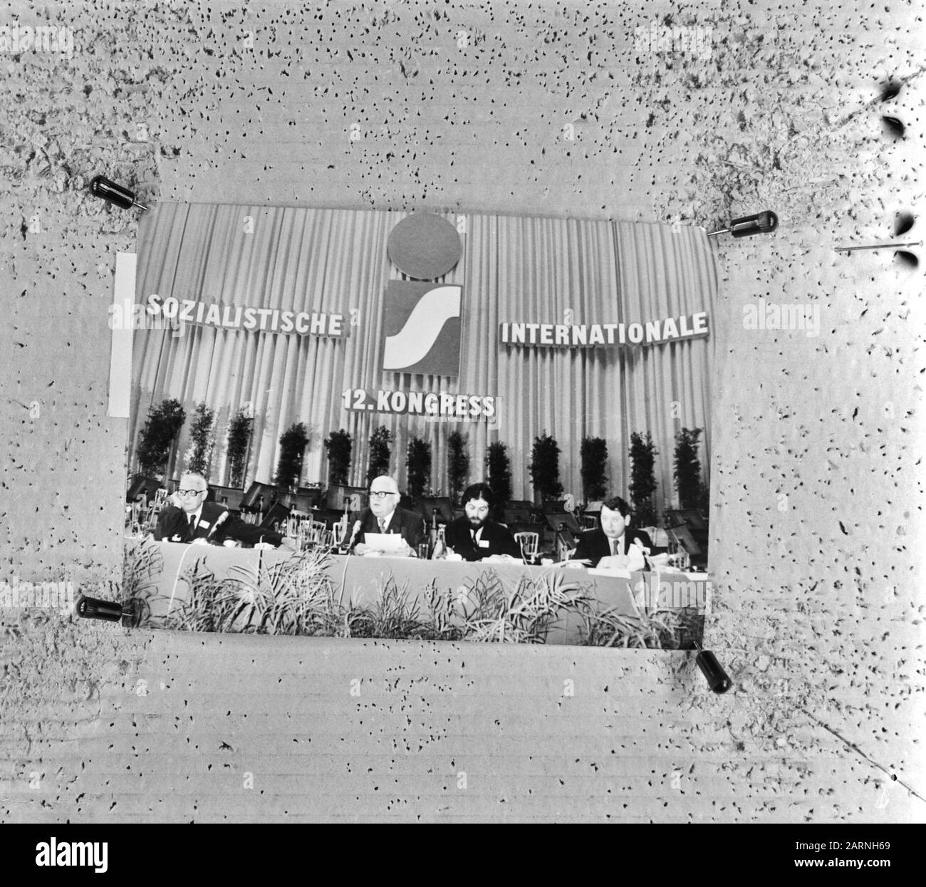 Douzième Congrès de l'internationale socialiste à Vienne, Autriche Le Présidium de l'internationale socialiste, Président Bruno Pitterman (m) Annotation: Repronegative Date: 28 juin 1972 lieu: Autriche, Vienne mots clés: Conférences, socialisme, présidents Nom personnel: Pittermann, Bruno Banque D'Images