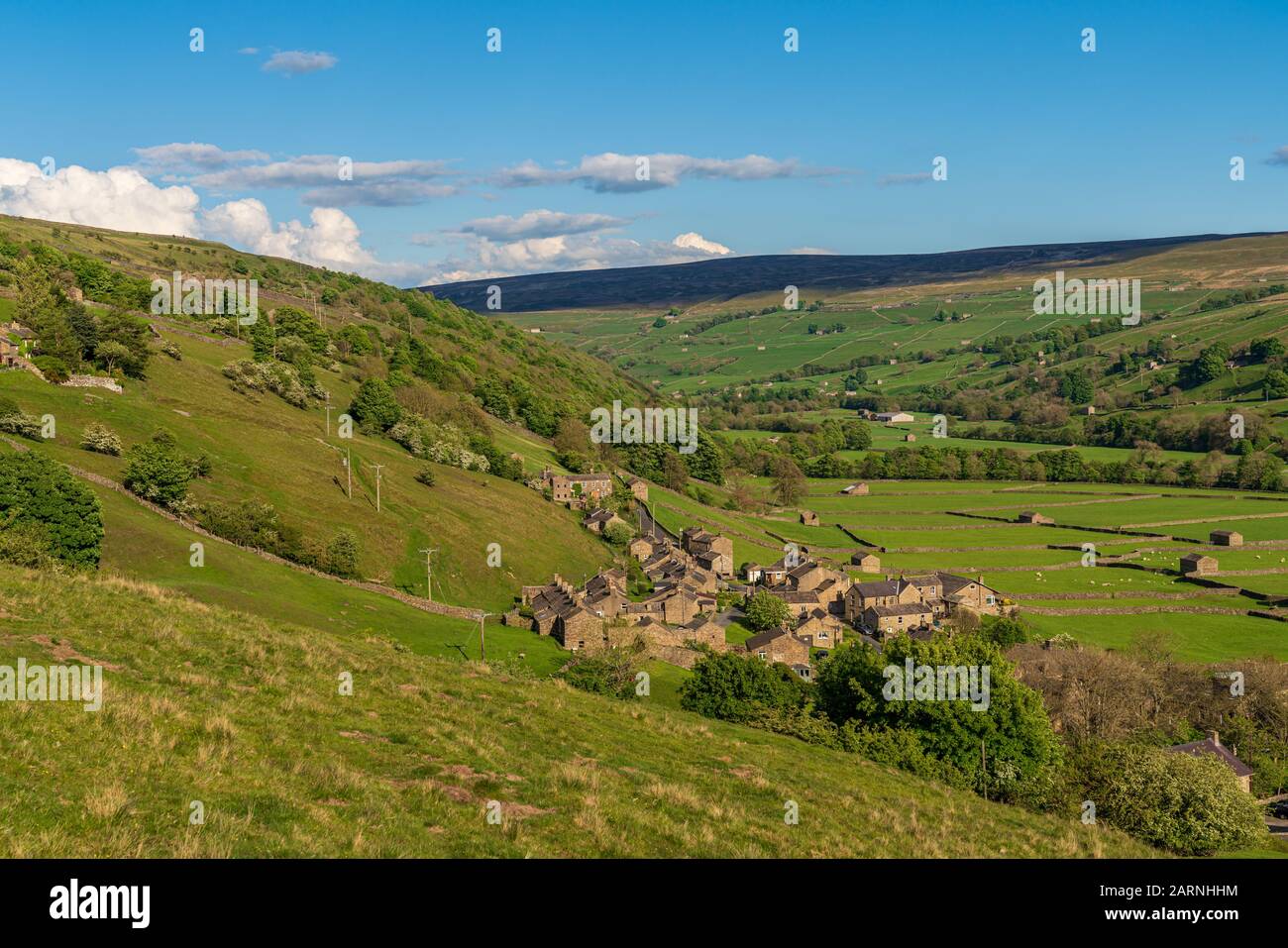 Gunnerside, Yorkshire du Nord, Angleterre, Royaume-Uni - 21 mai 2019: Vue vers le village Banque D'Images