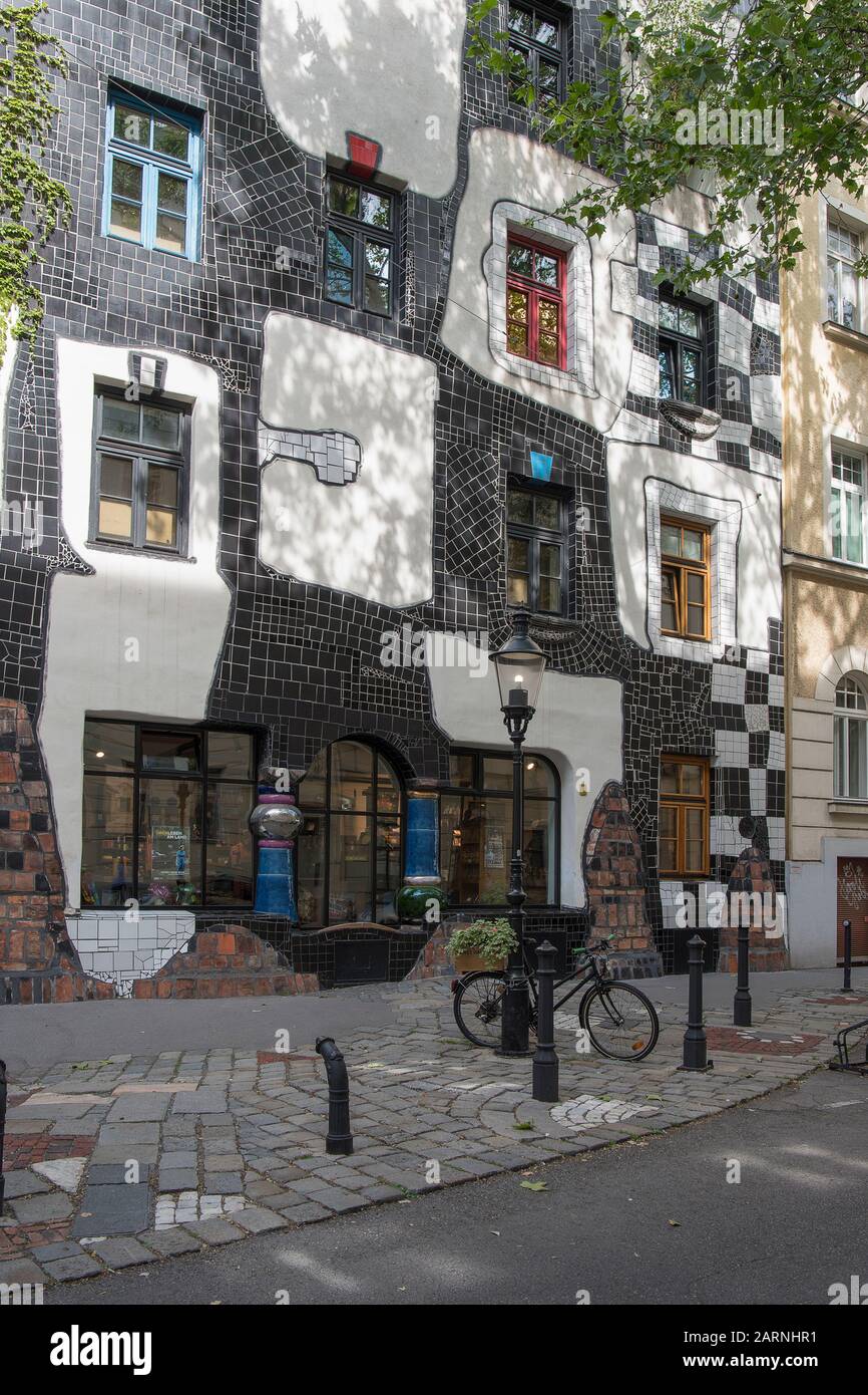 Vienne, Autriche - 10 juin 2019; extérieur de LA KUNST HAUS WIEN un musée avec exposition sur Hundertwasser, une destination touristique popllaire. Banque D'Images